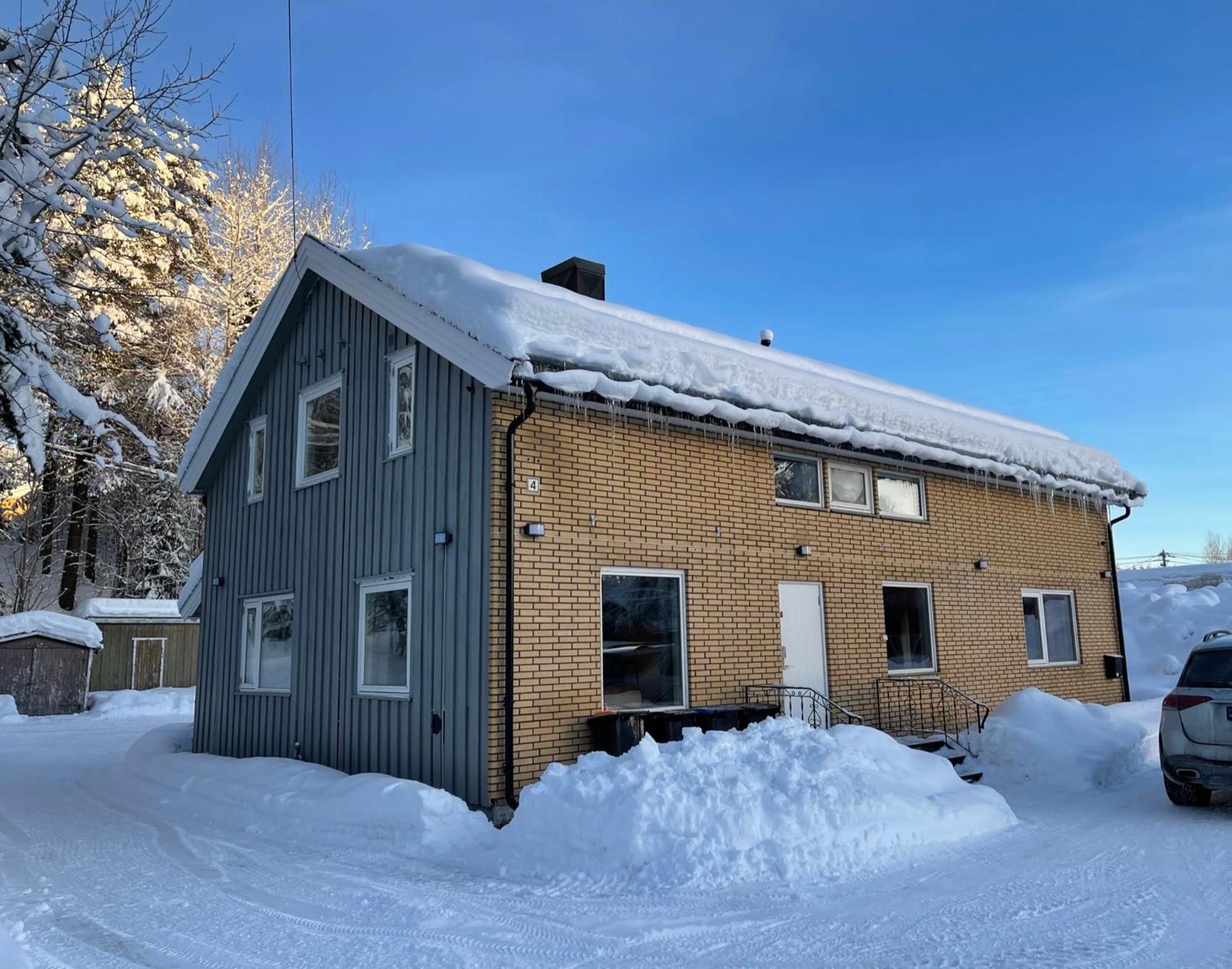 Seven-Bedroom House photo 2