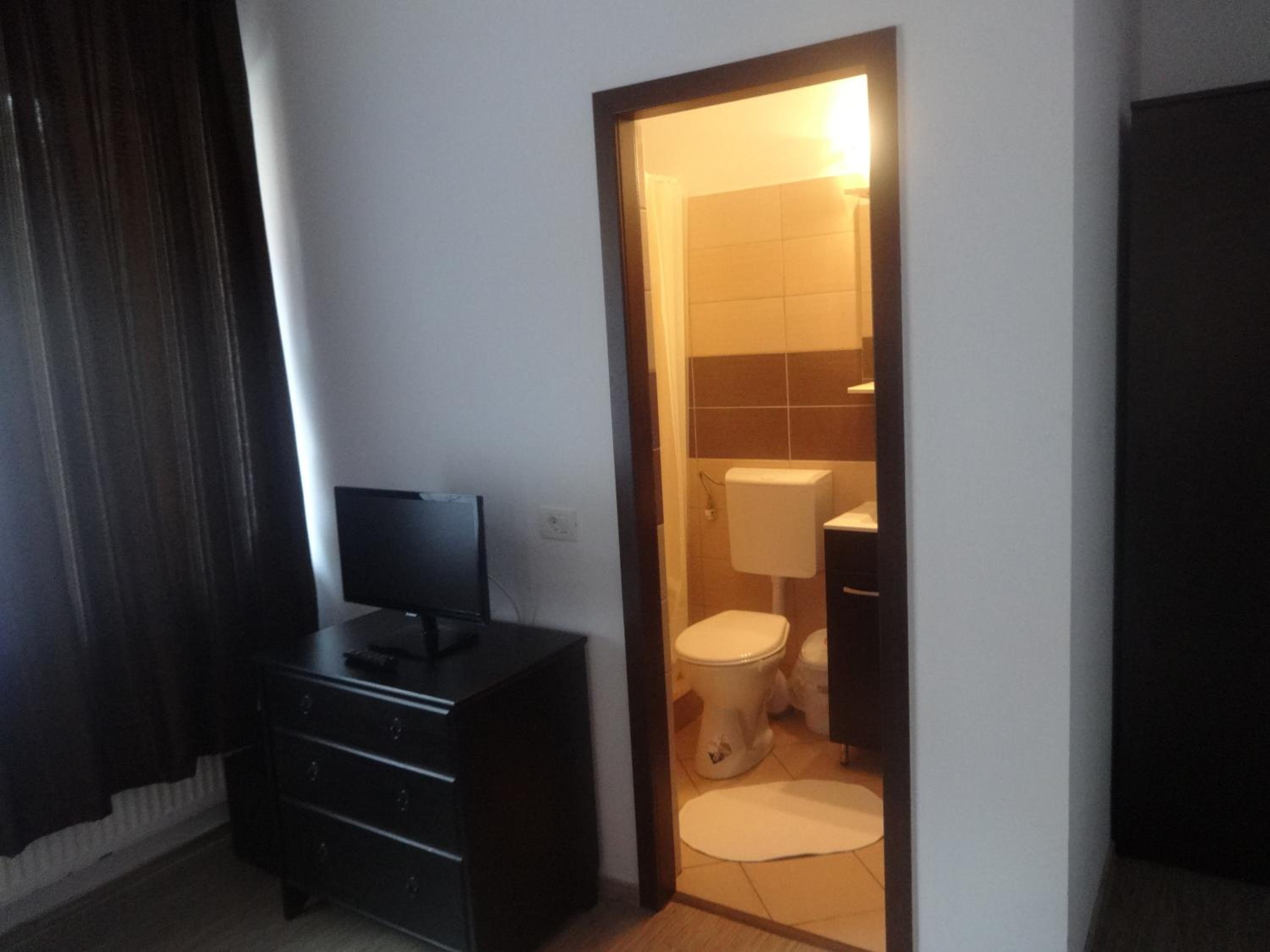 Double Room - Photo 5