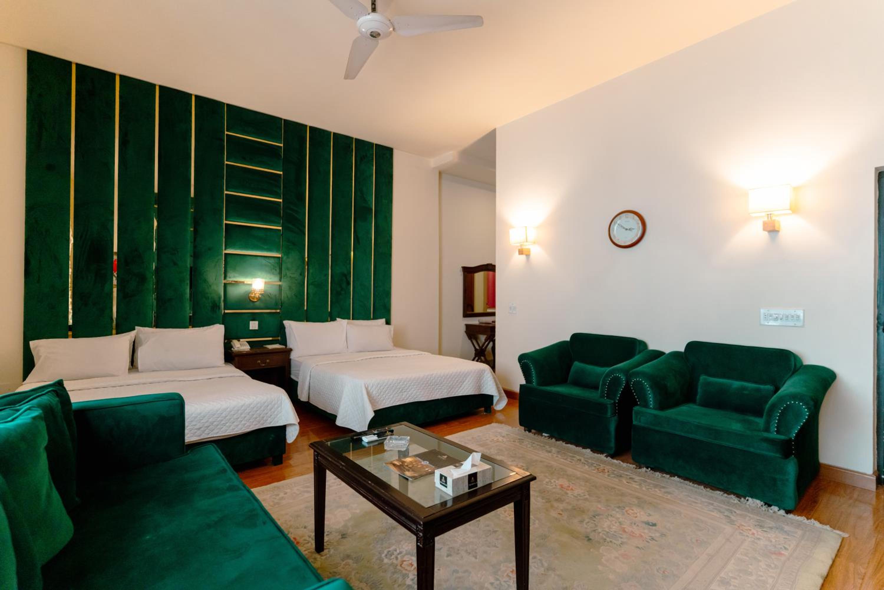 Deluxe Family Room photo 2