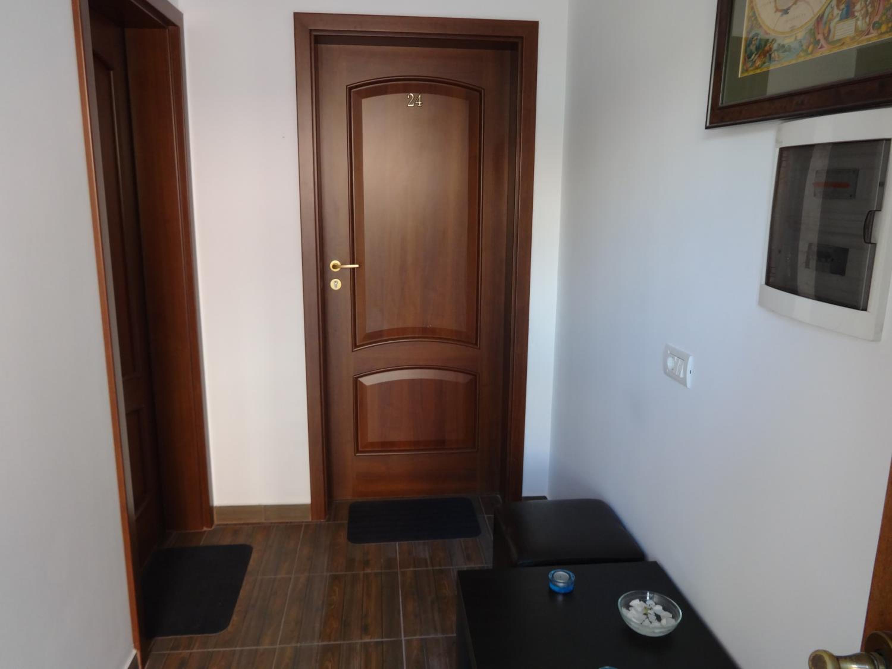 Double Room - Photo 7