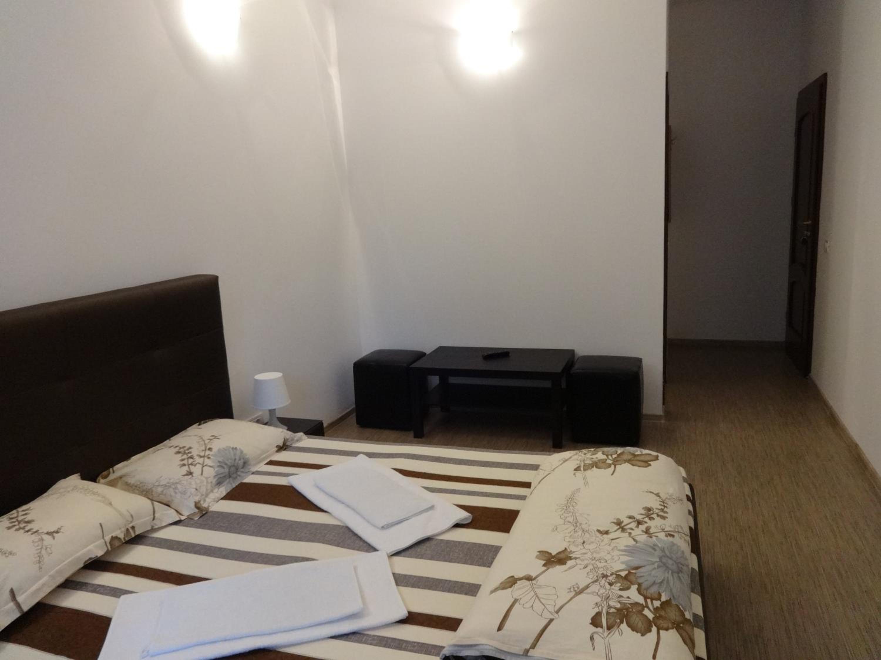 Double Room - Photo 8