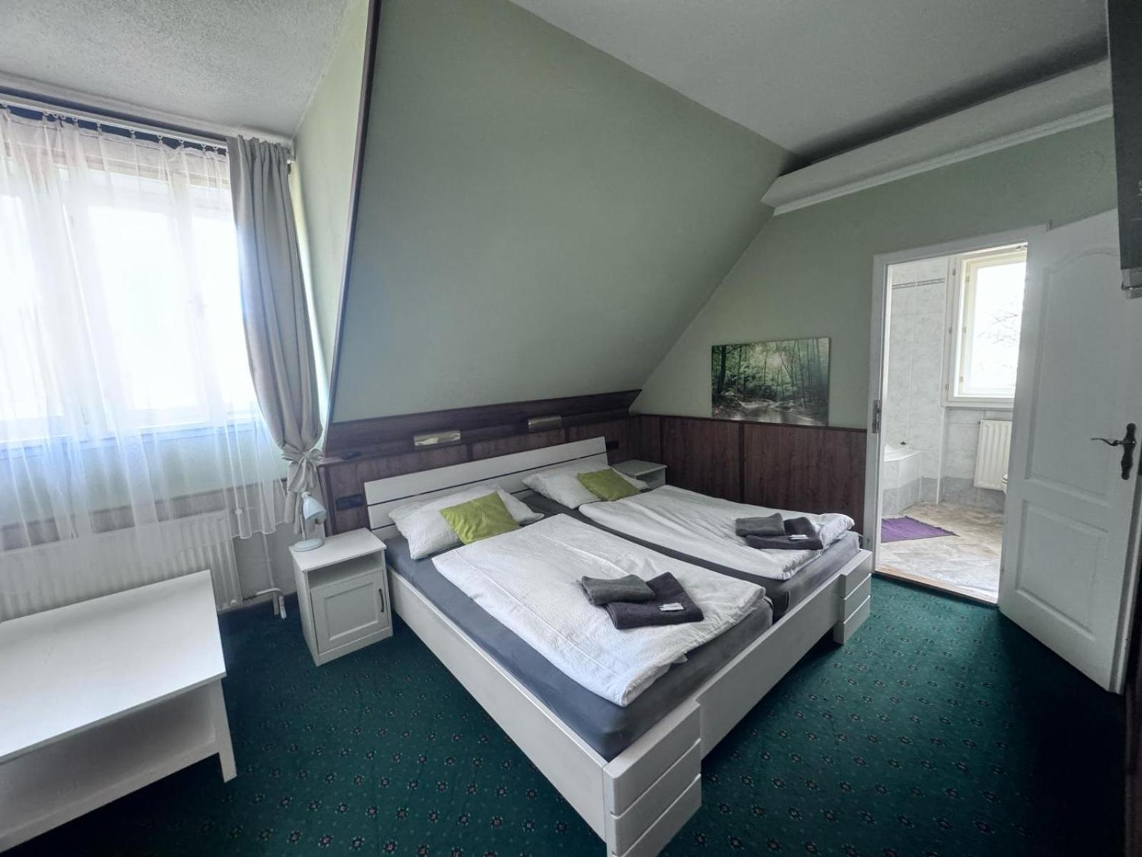 Double Room with Private Bathroom photo 1