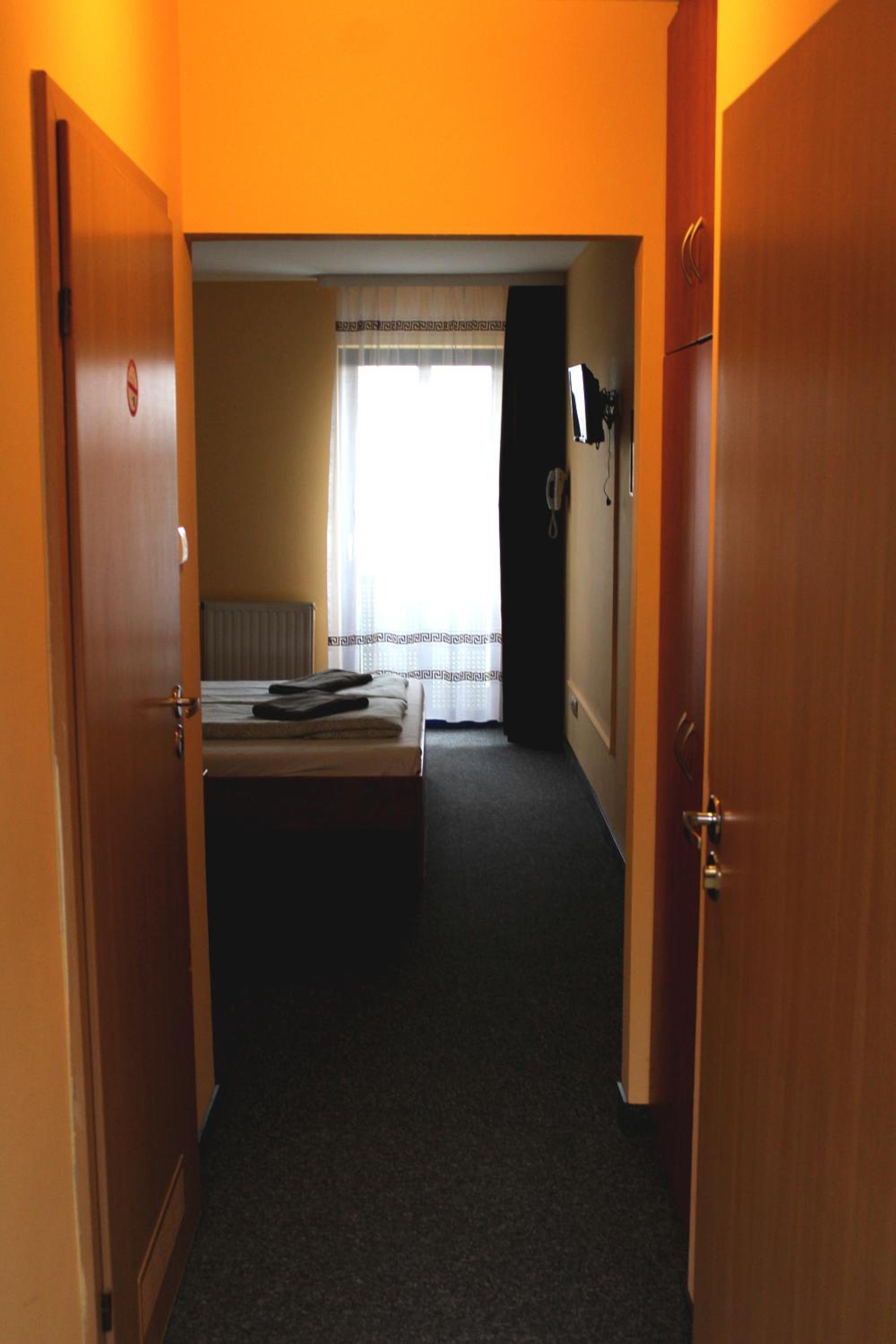 Double or Twin Room - Photo 11