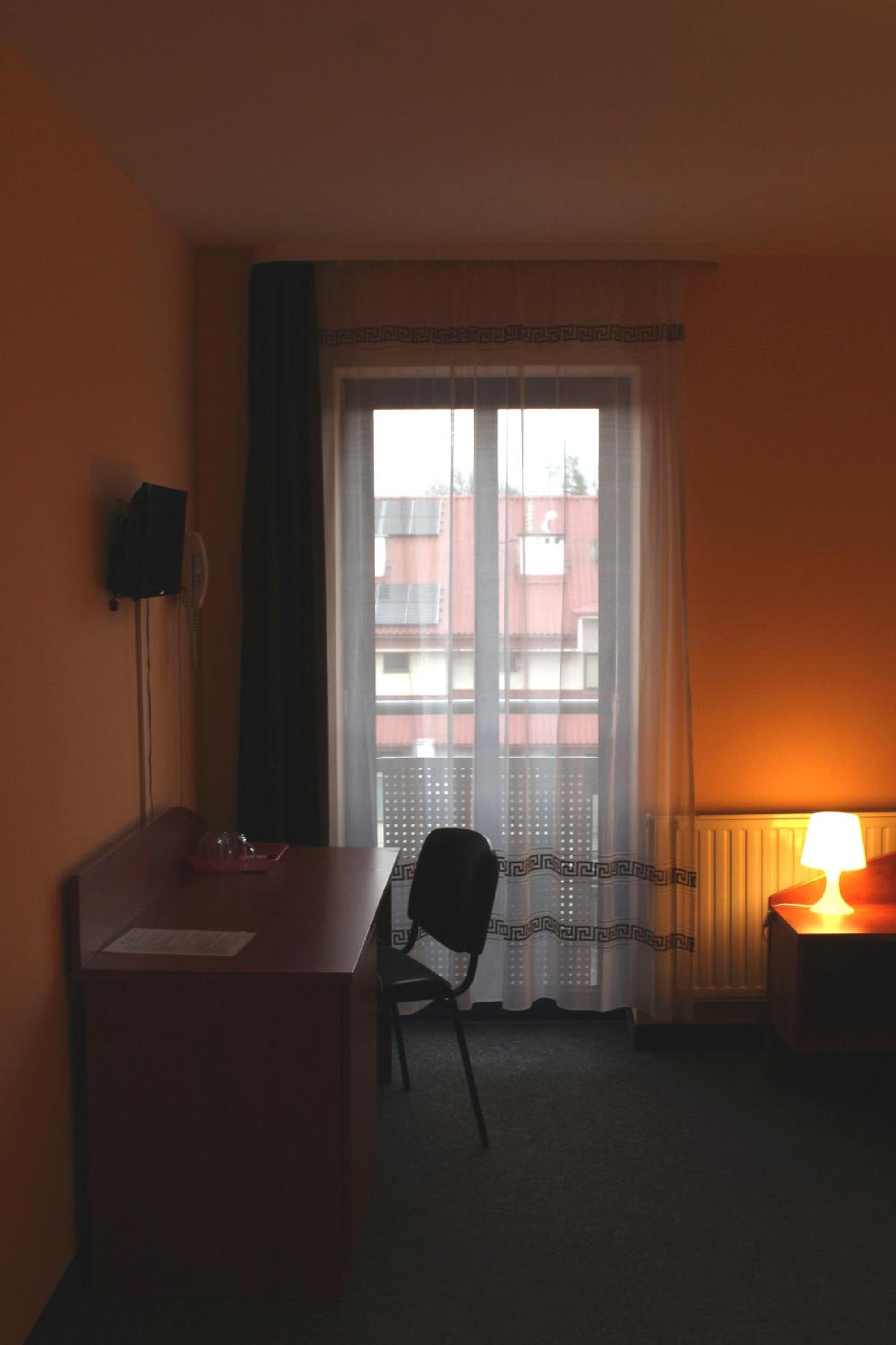 Double or Twin Room - Photo 12