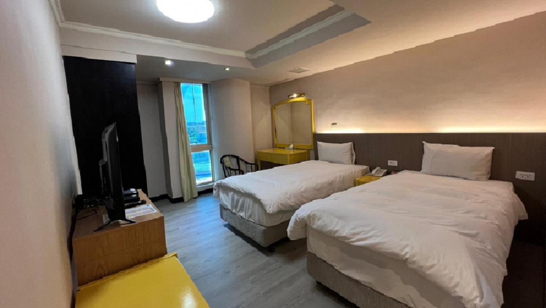 Standard Twin Room - Photo 1