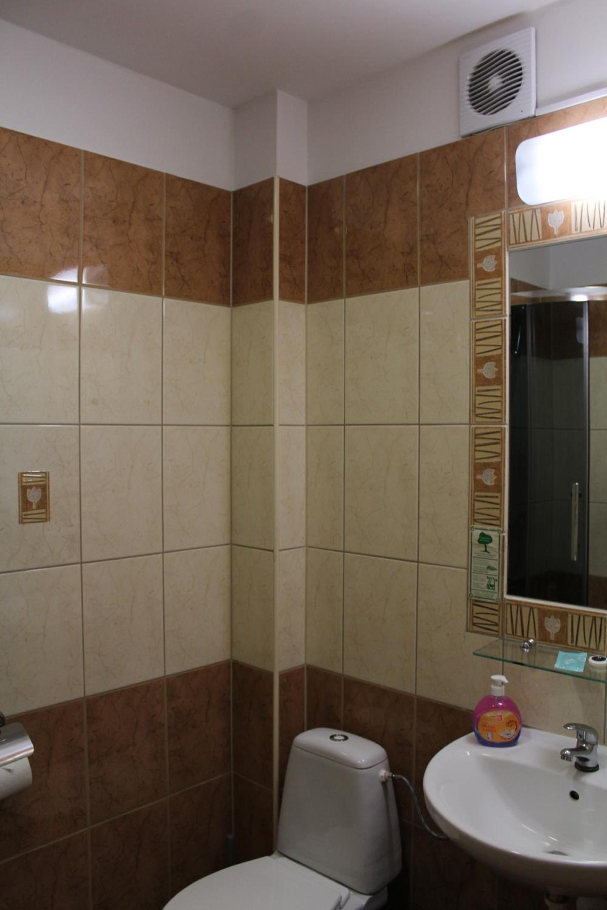 Double or Twin Room - Photo 4