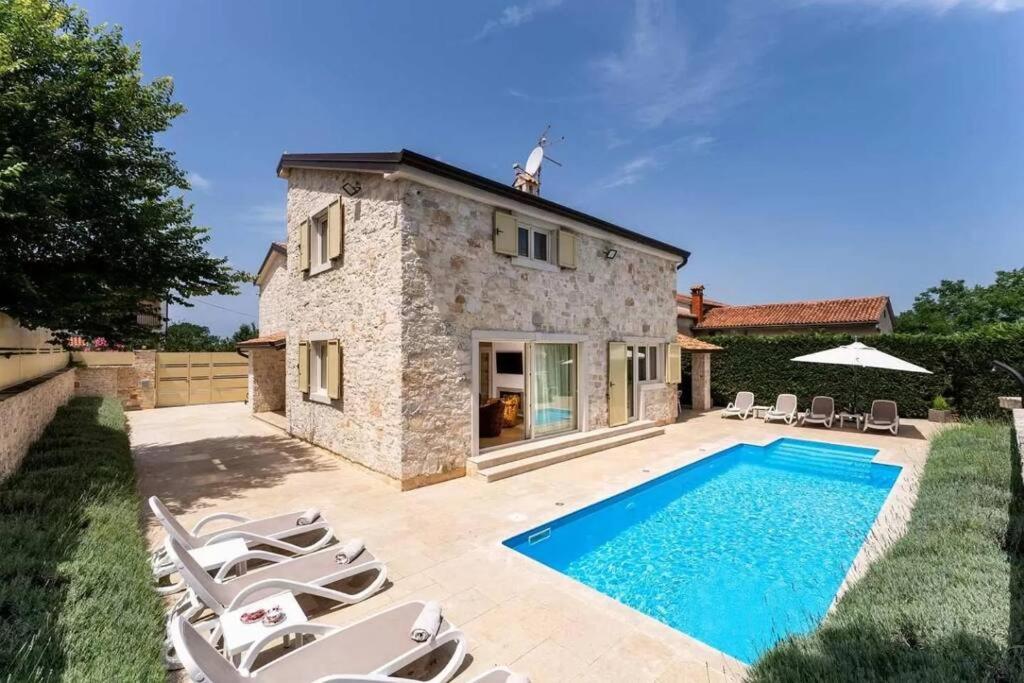 Villa With Private Pool photo 2