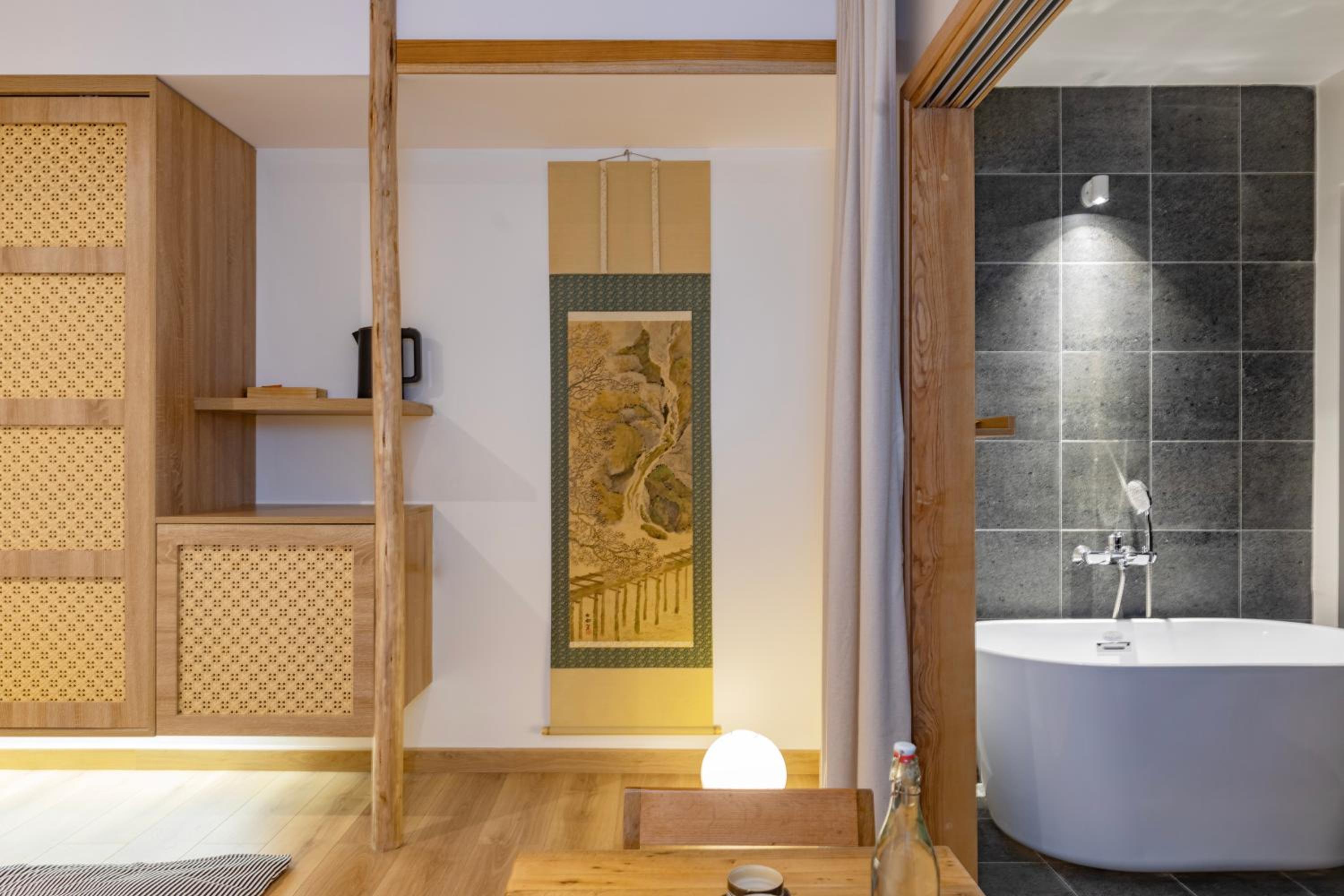 Double Room with Spa Bath photo 2