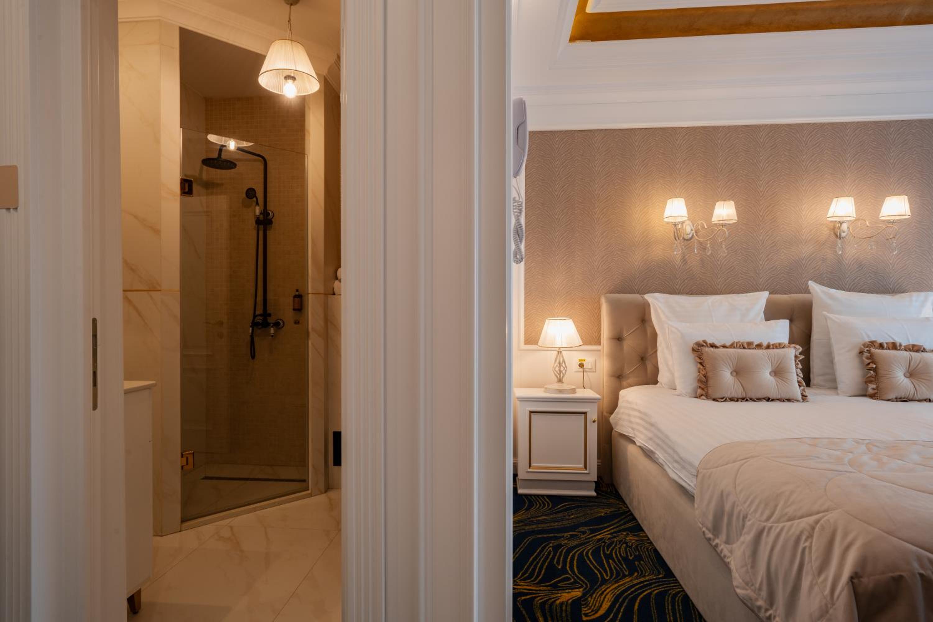 Double Room - Photo 6