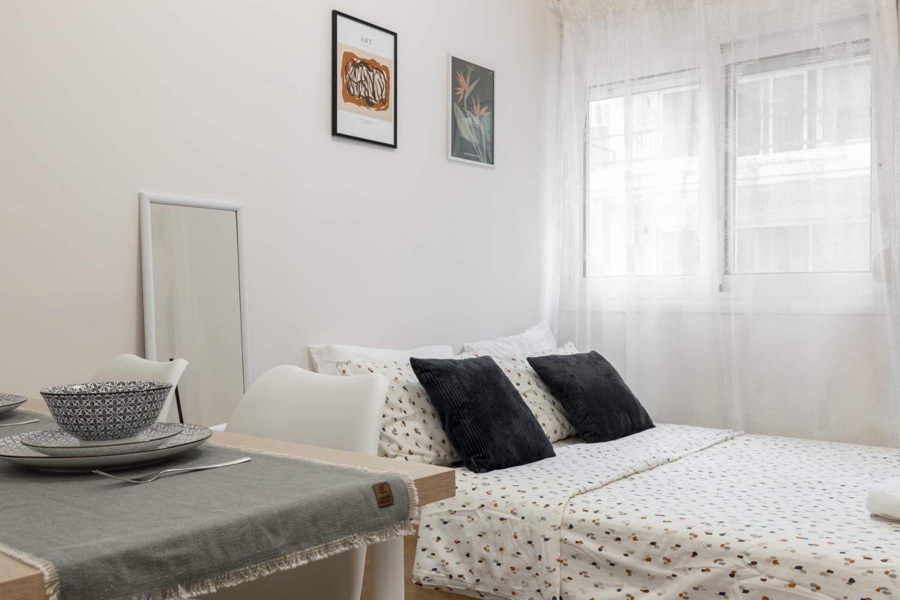 One-Bedroom Apartment photo 1