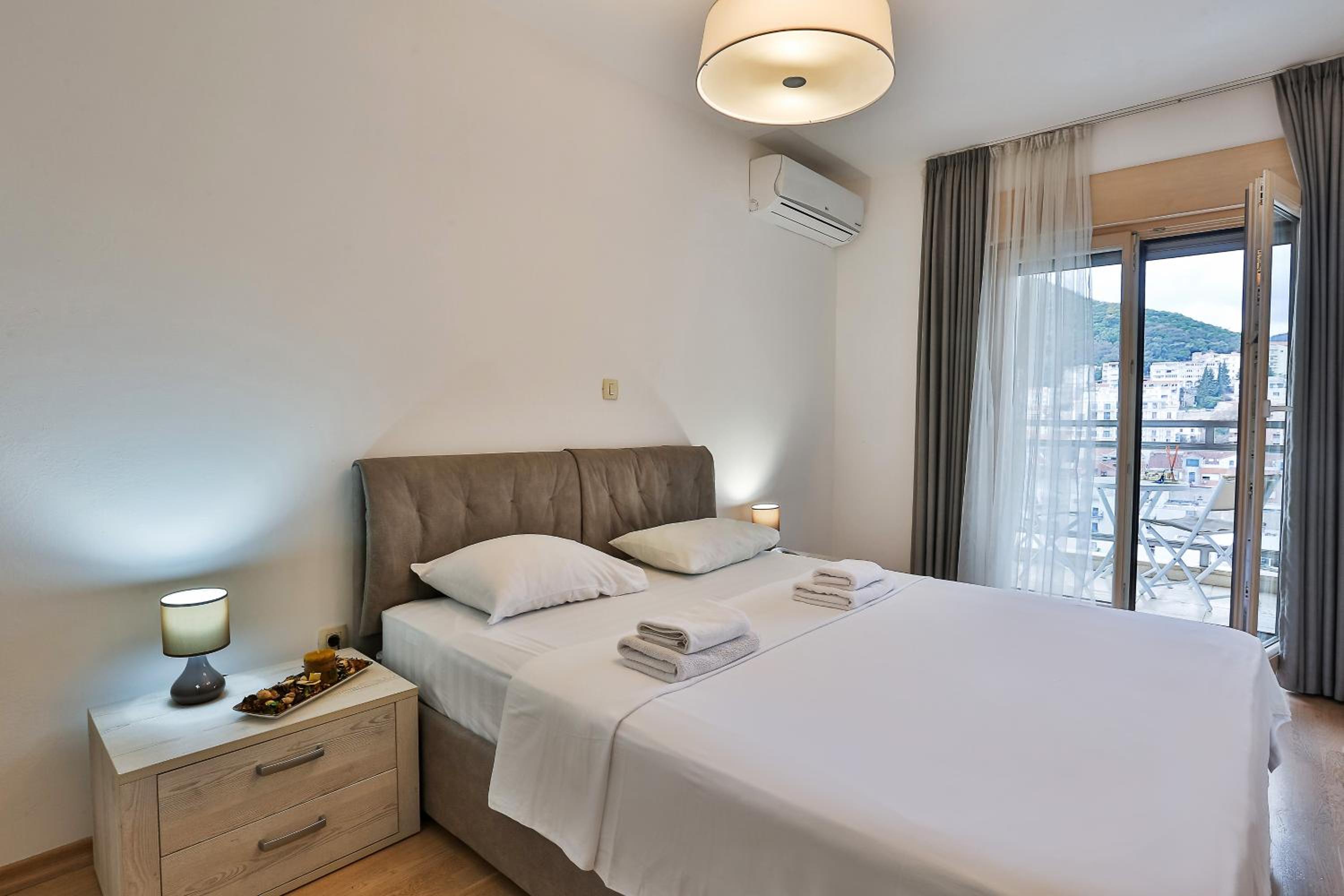 Apartment with Terrace photo 2