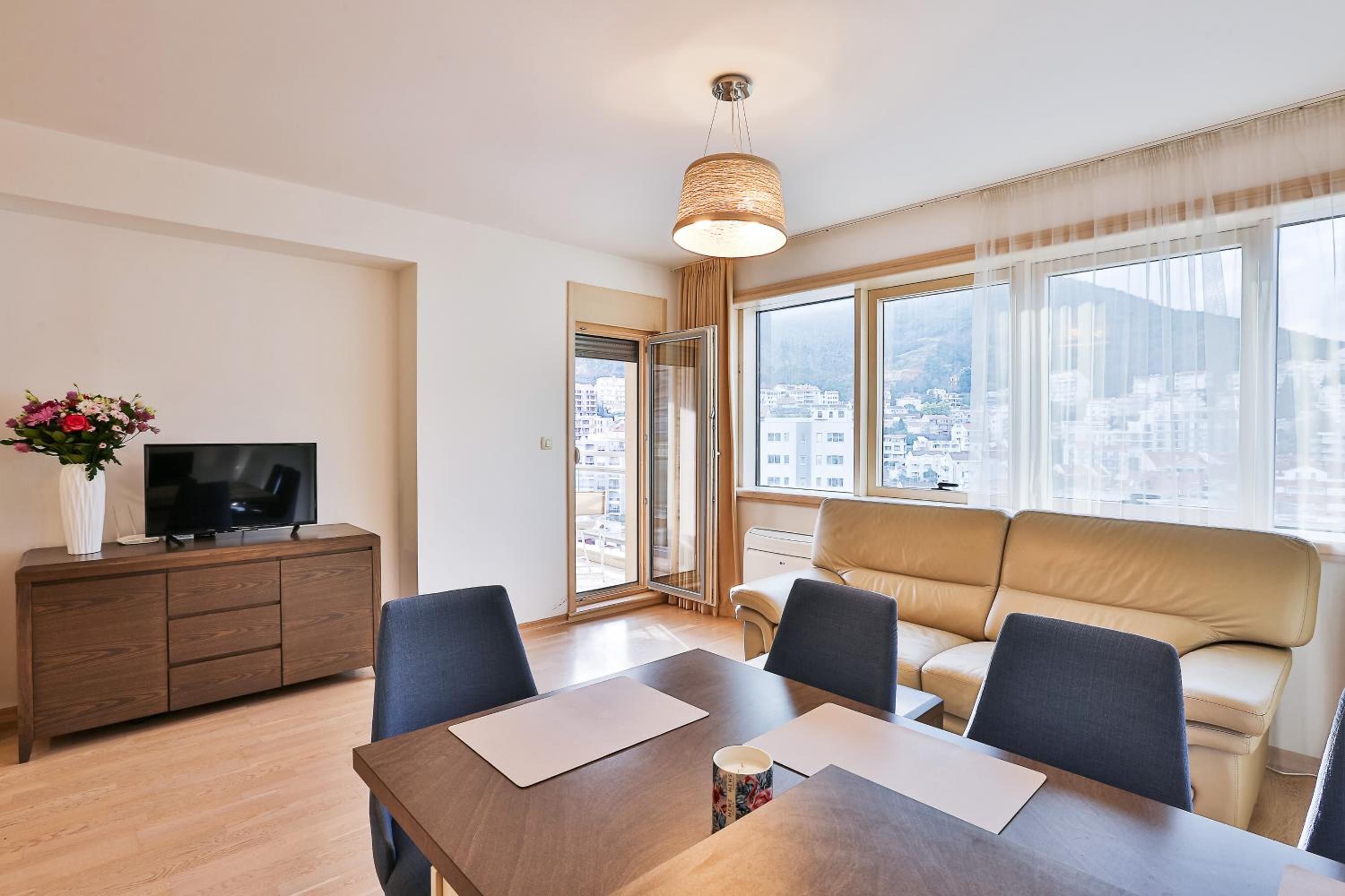 Apartment with Terrace photo 3