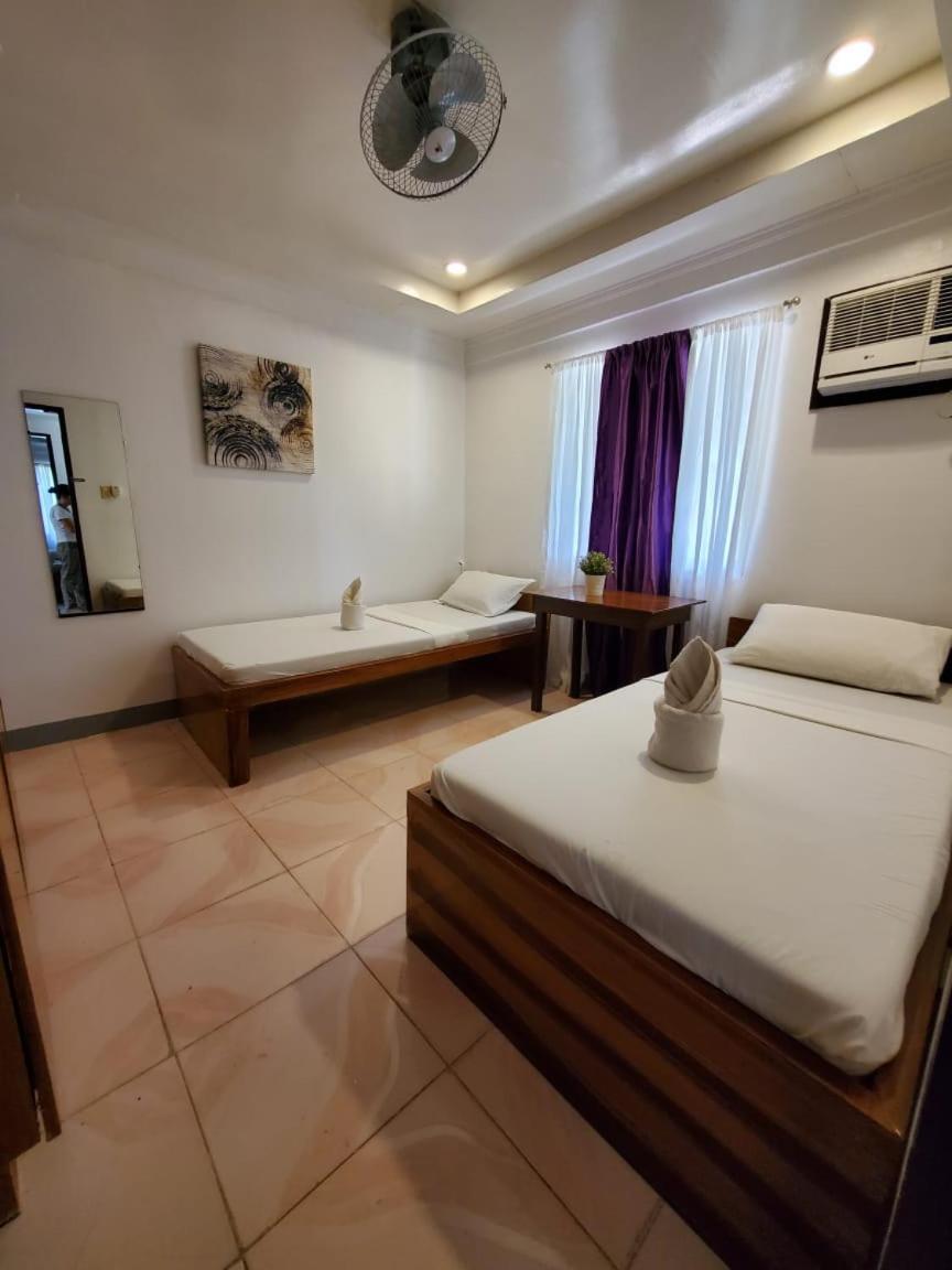 Standard Twin Room with Shared Bathroom photo 1