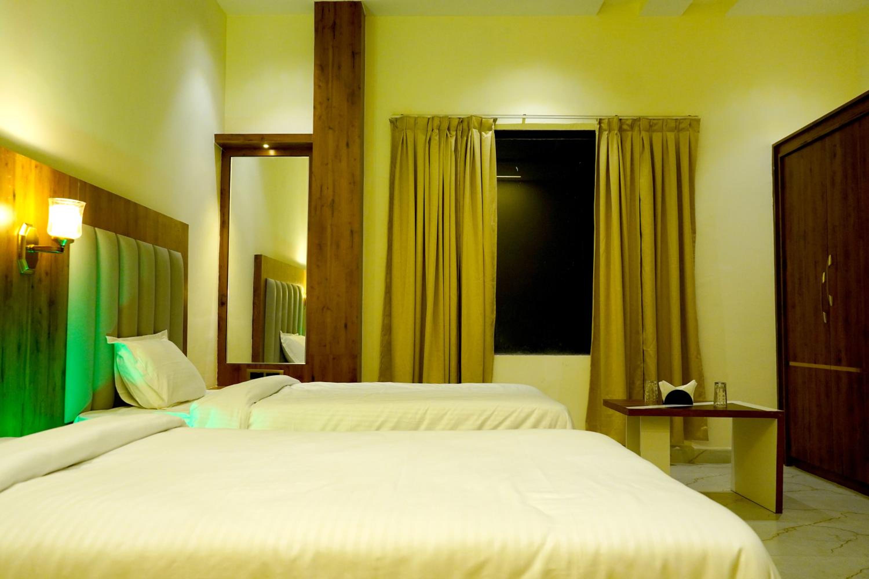 Double or Twin Room photo 3