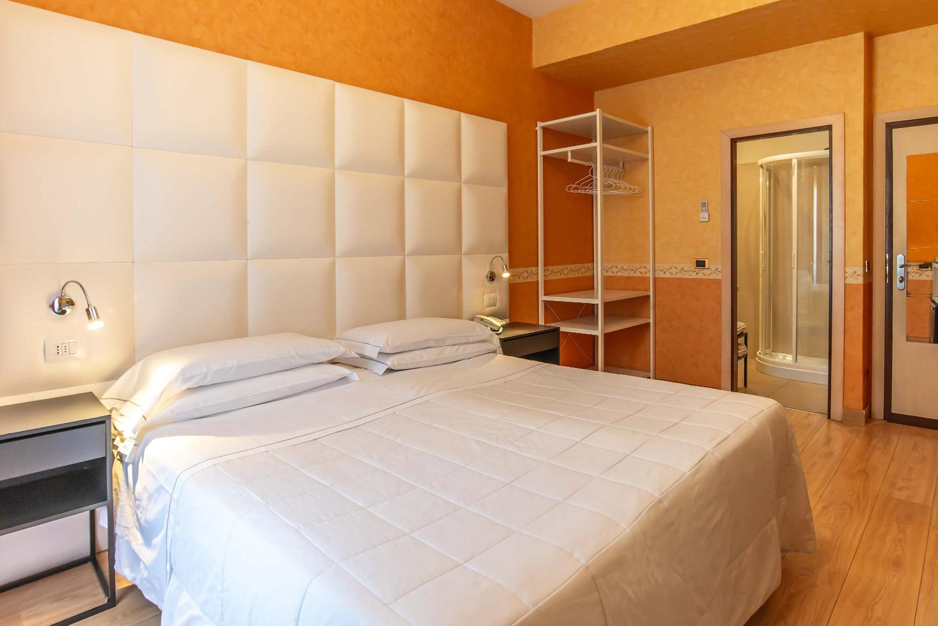 Double or Twin Room photo 3