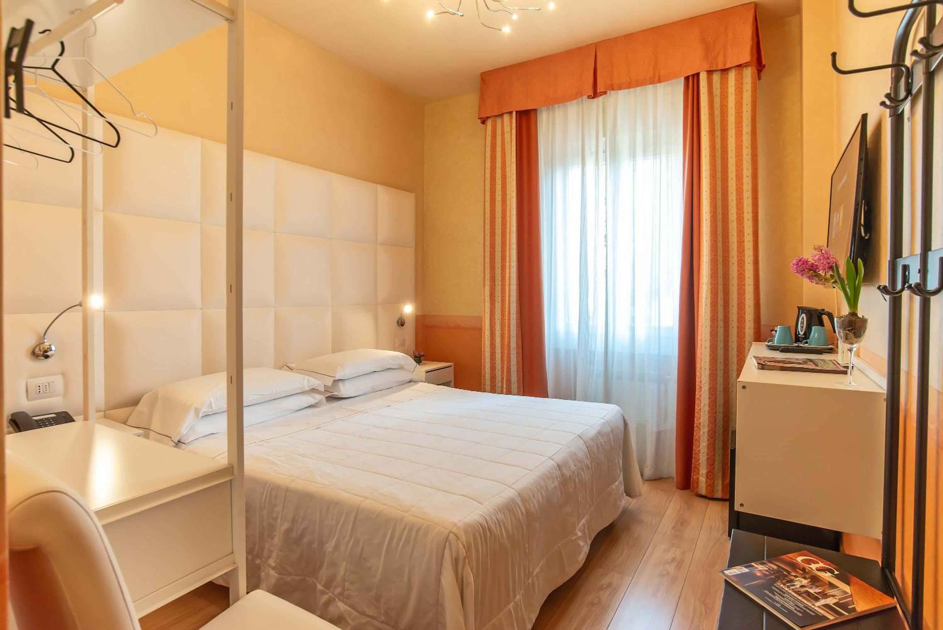 Double or Twin Room photo 3