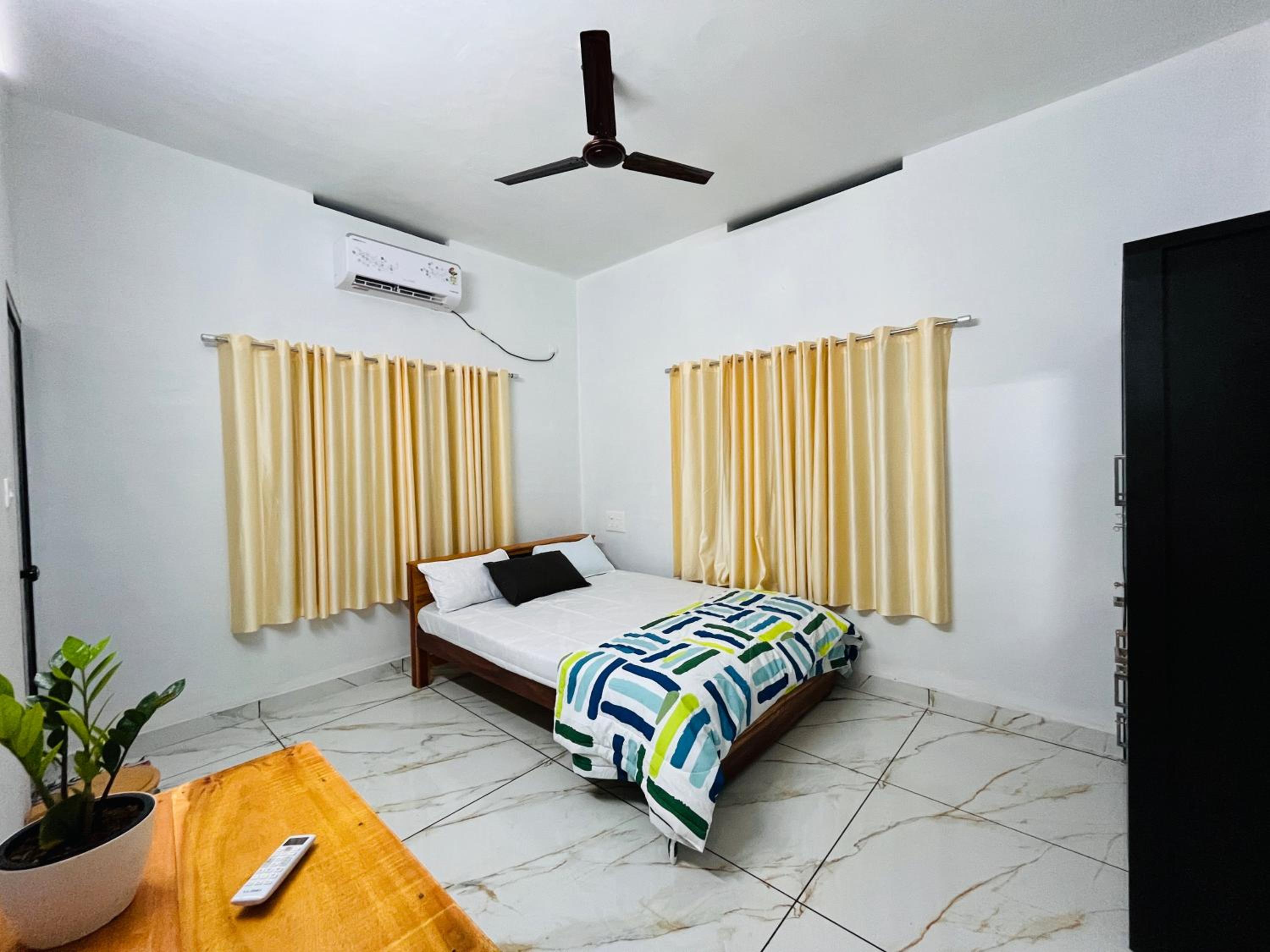 Deluxe Double Room (2 Adults + 1 Child)