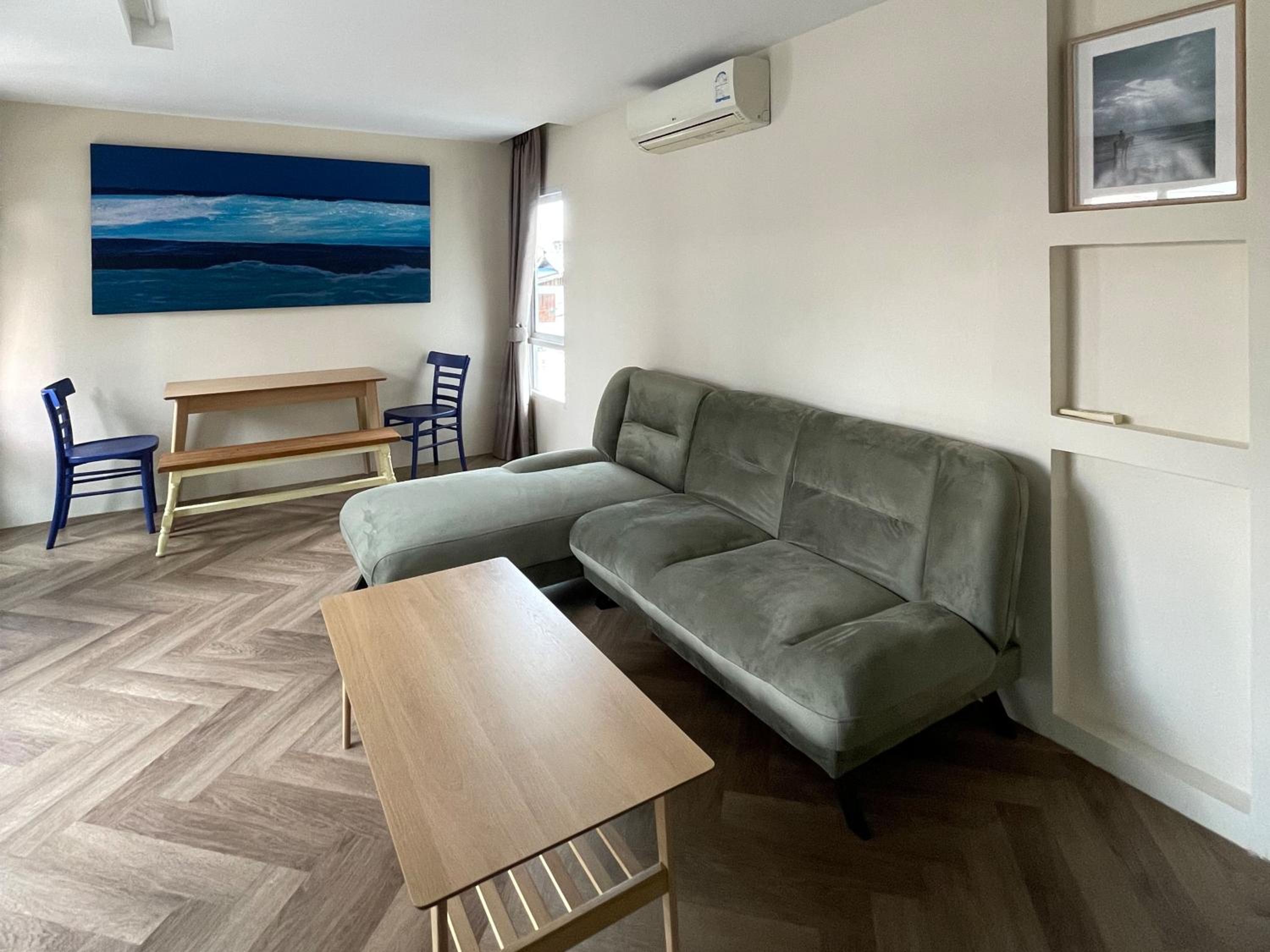 Standard Family Room photo 2