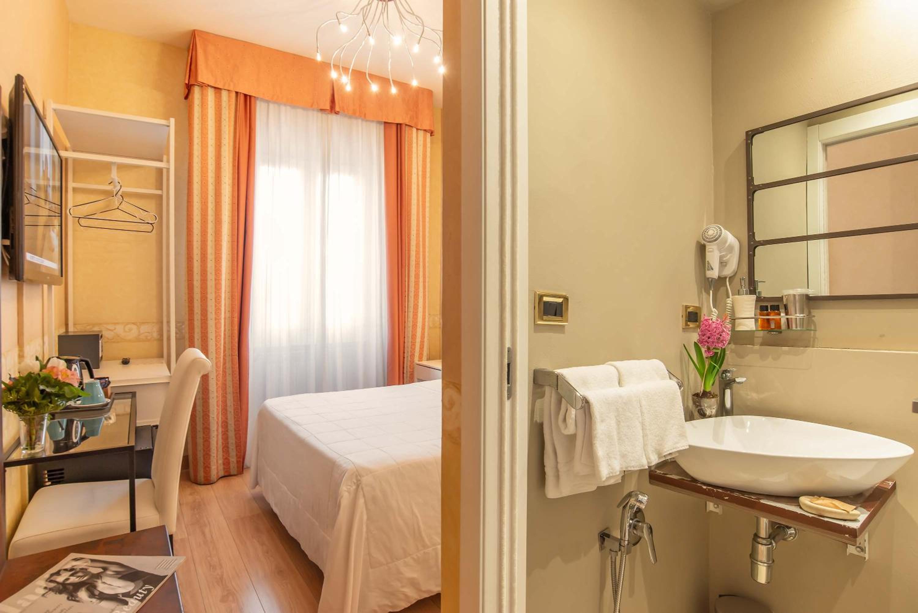 Small Double Room photo 2