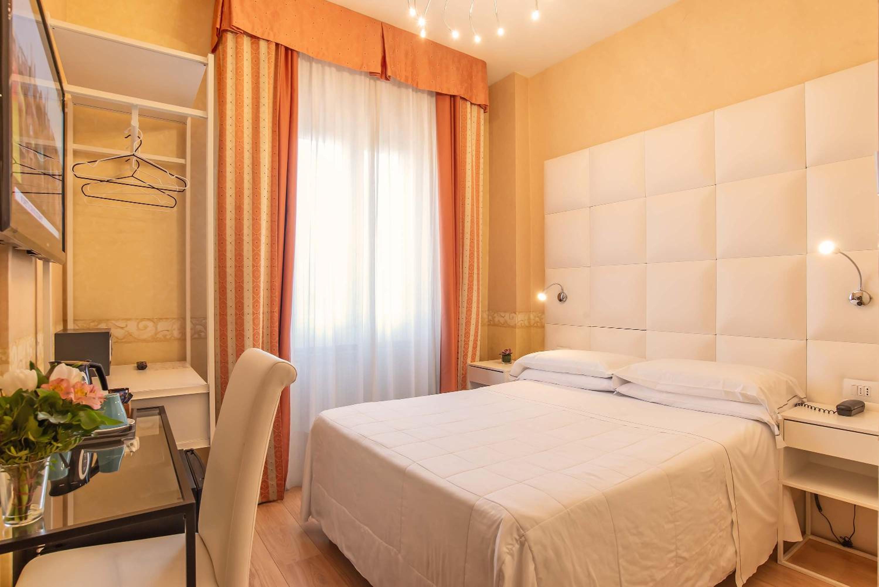 Small Double Room photo 1