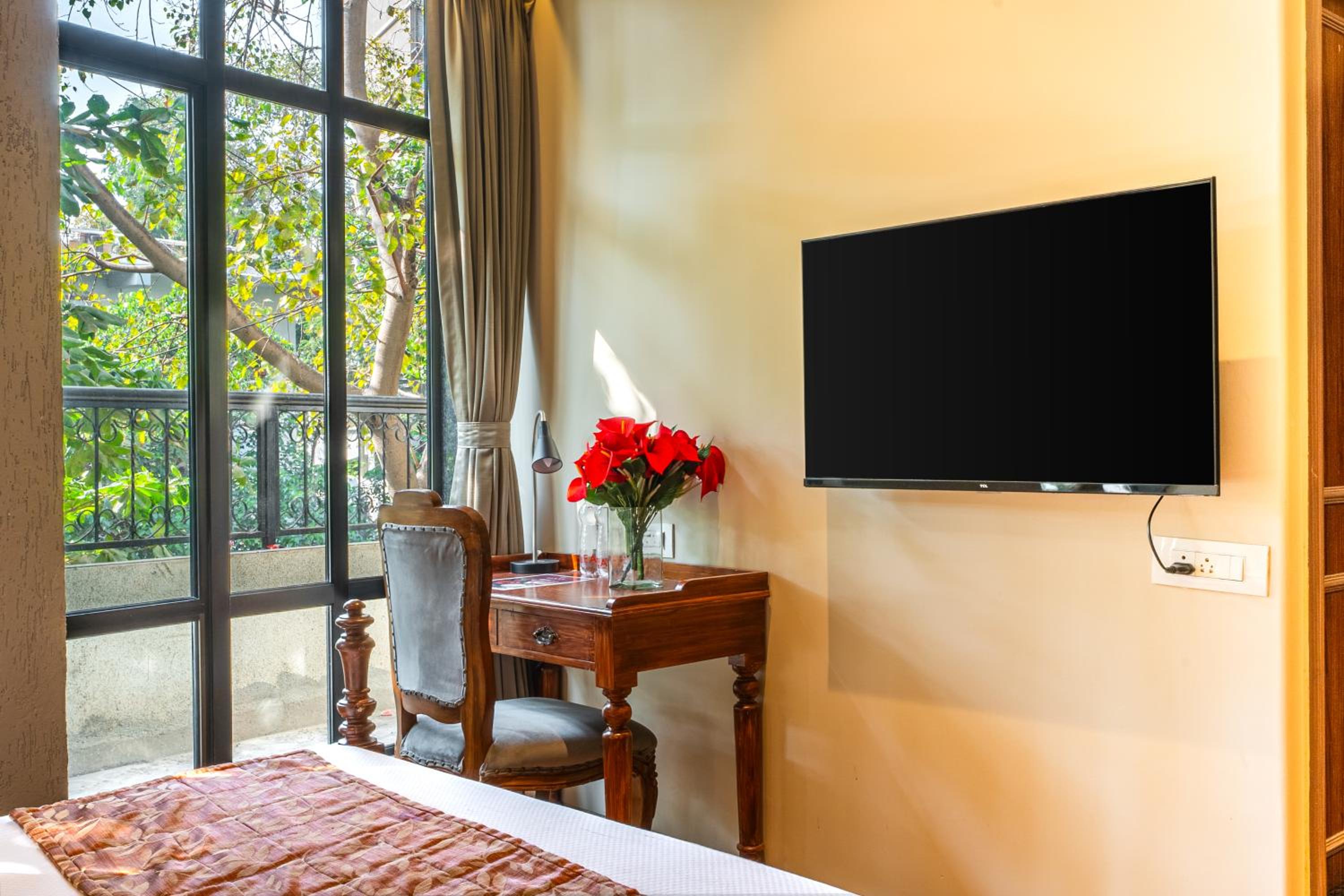 Superior Room with Free Airport Drop - Photo 2