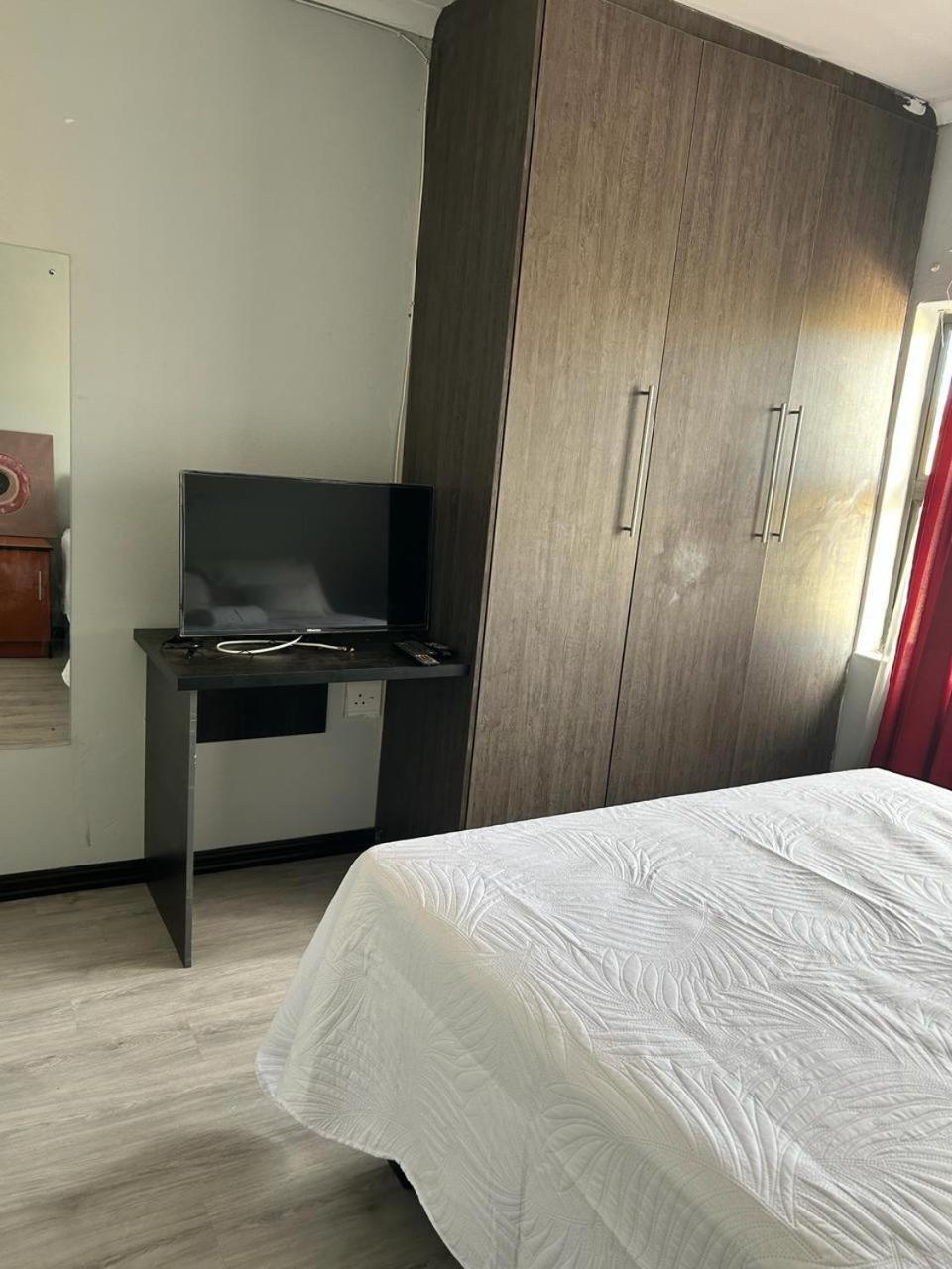 Deluxe Double Room (2 Adults + 1 Child) photo 1