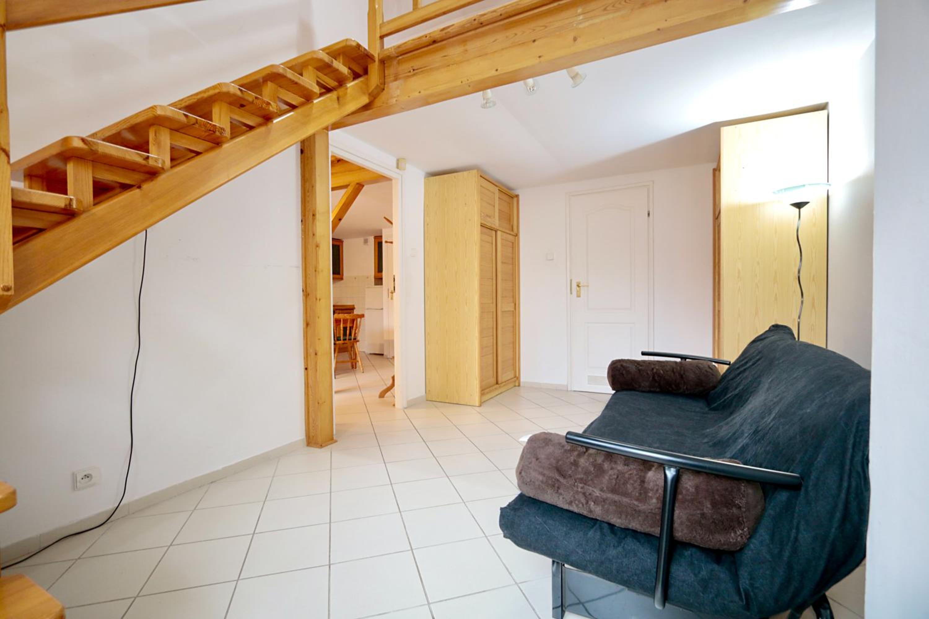 One-Bedroom Apartment with a Living Room with Mezzanine photo 1