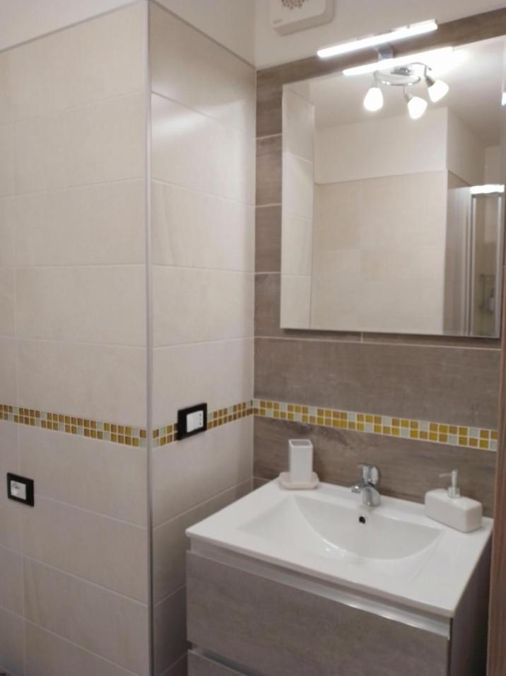 Economy Double Room with Private Bathroom - Photo 22