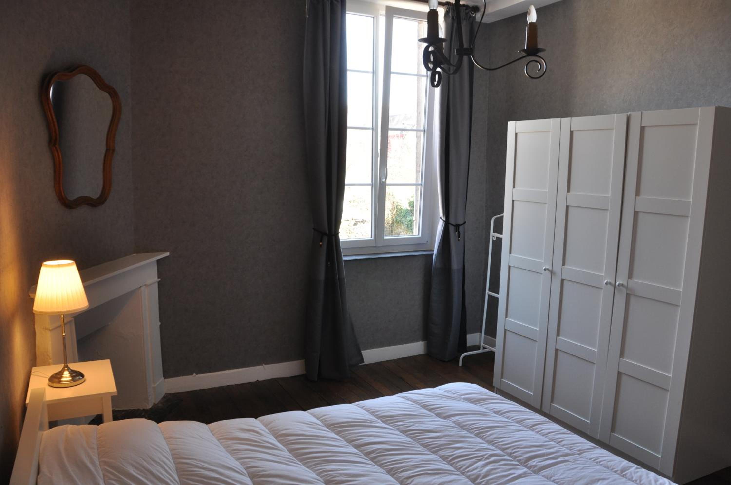 Five-Bedroom House photo 1