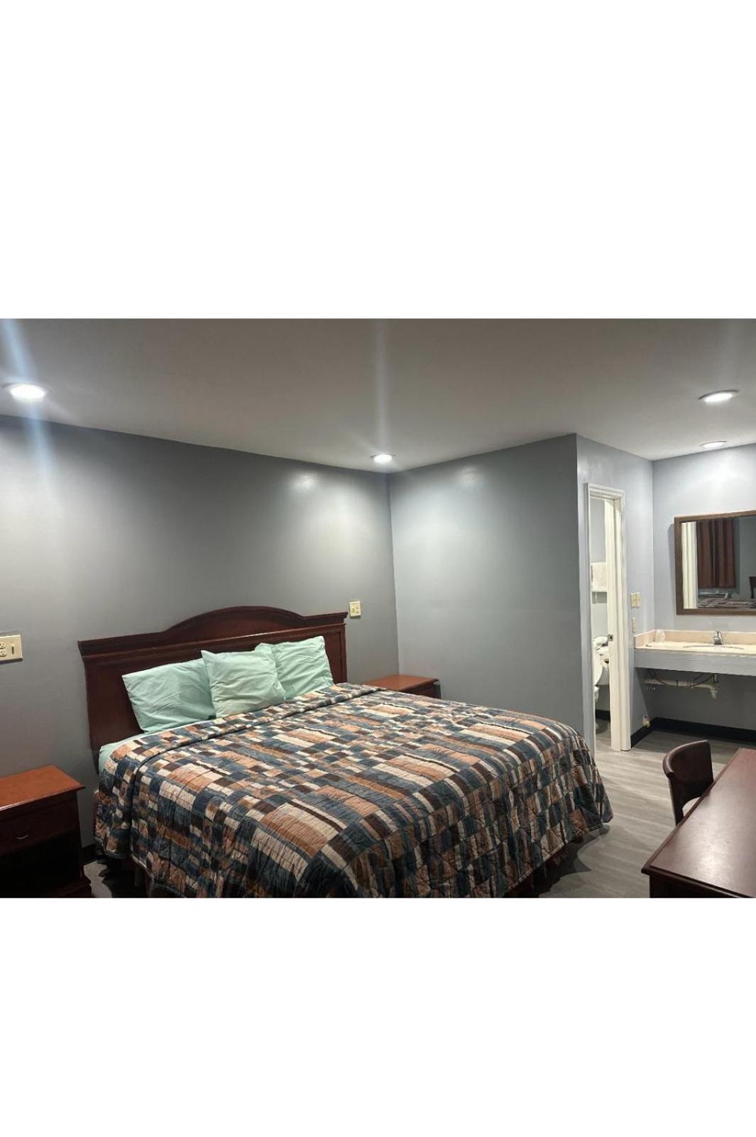 Deluxe King Room - Photo 3
