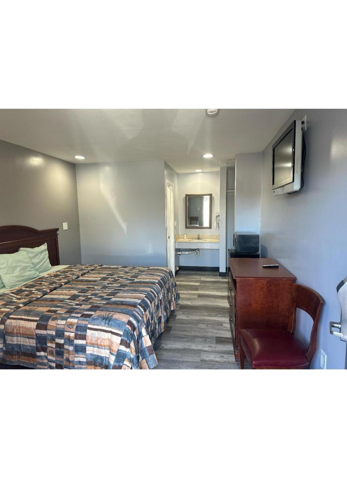 Deluxe King Room - Photo 5