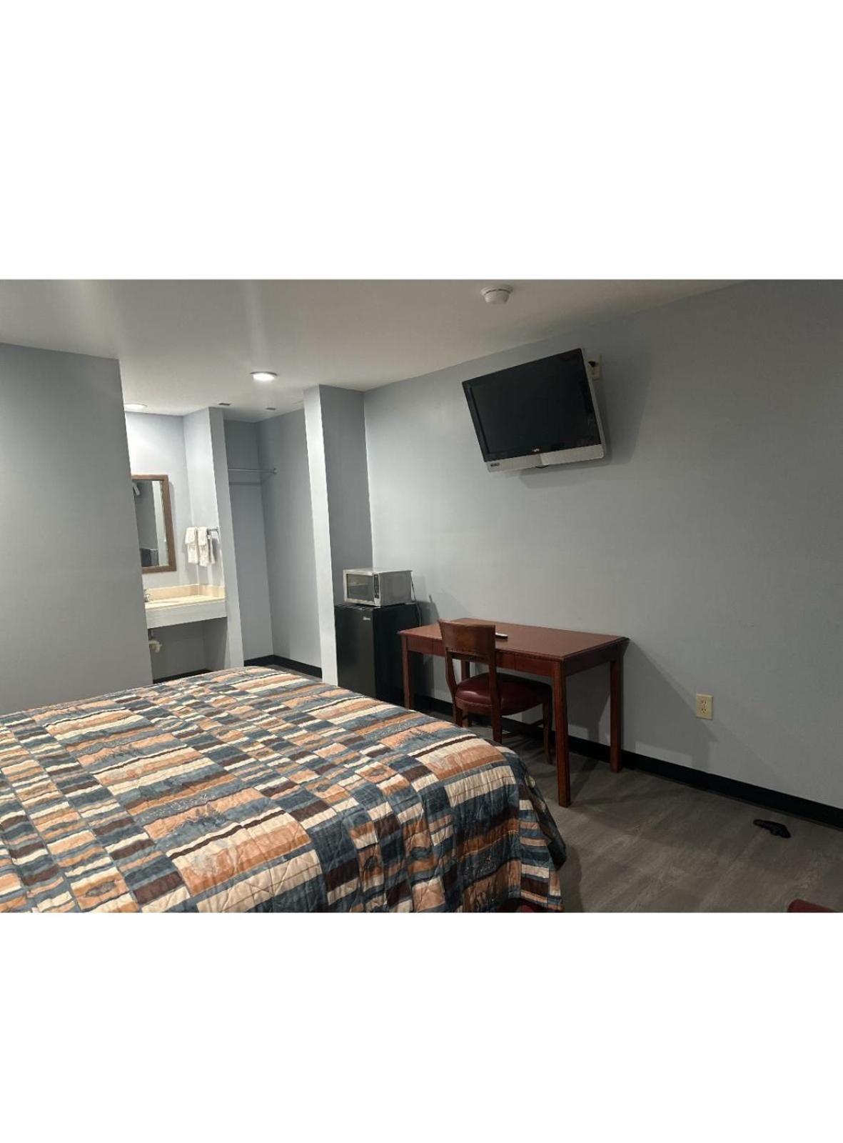 Deluxe King Room - Photo 4