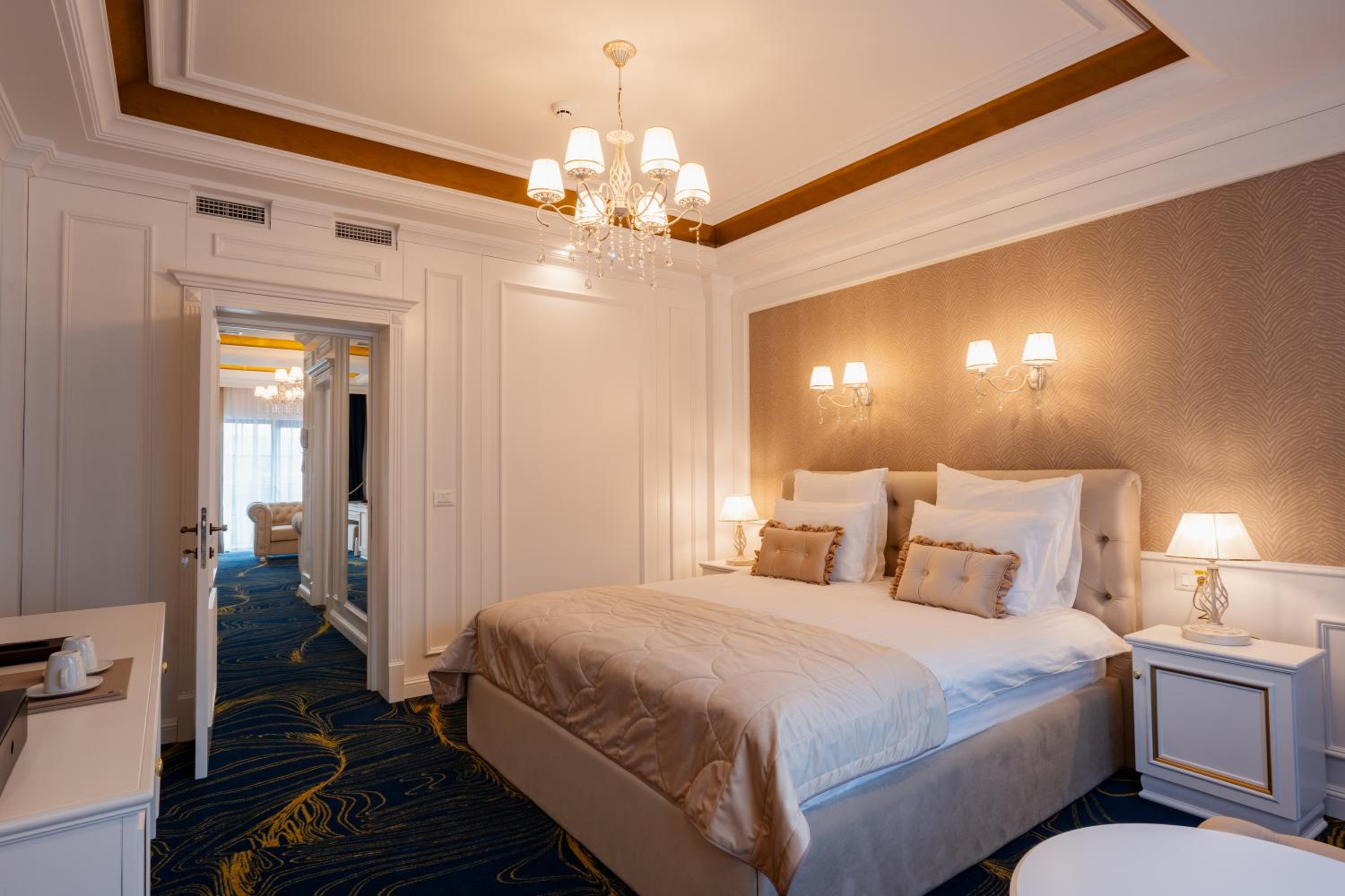 Deluxe Suite - Photo 5