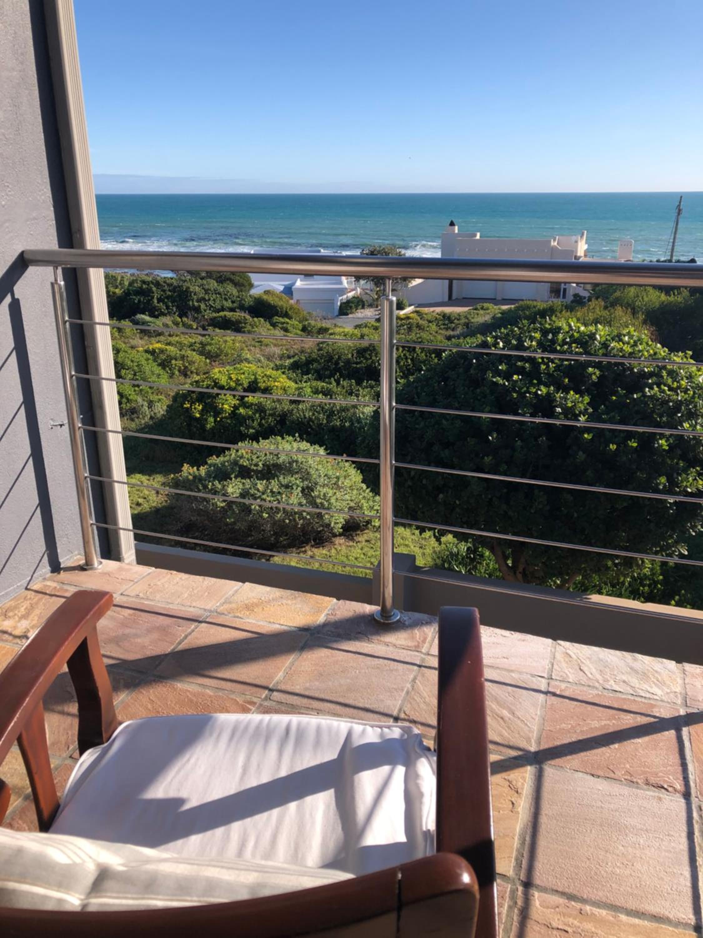 Deluxe Queen Suite with Sea View and Balcony photo 2