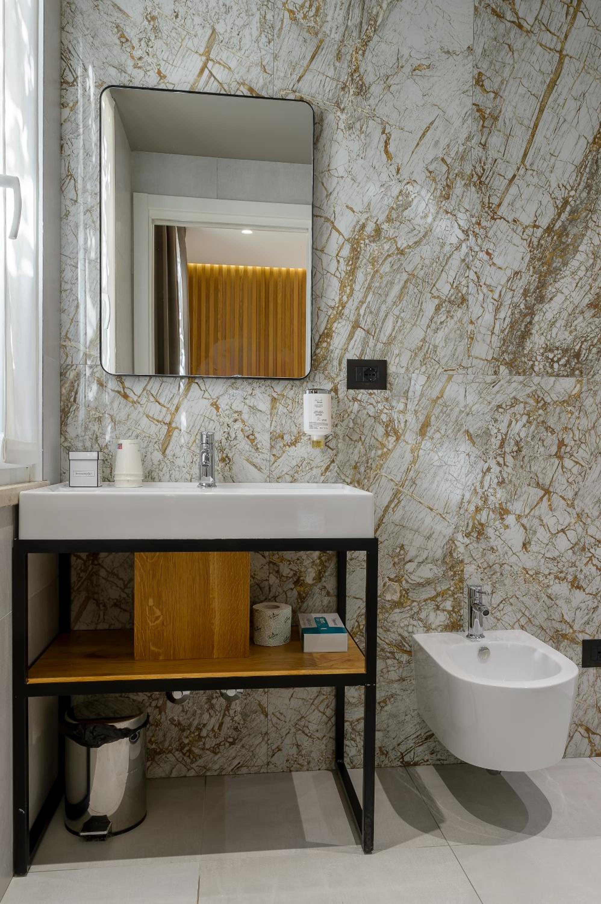 Double Room - Photo 11