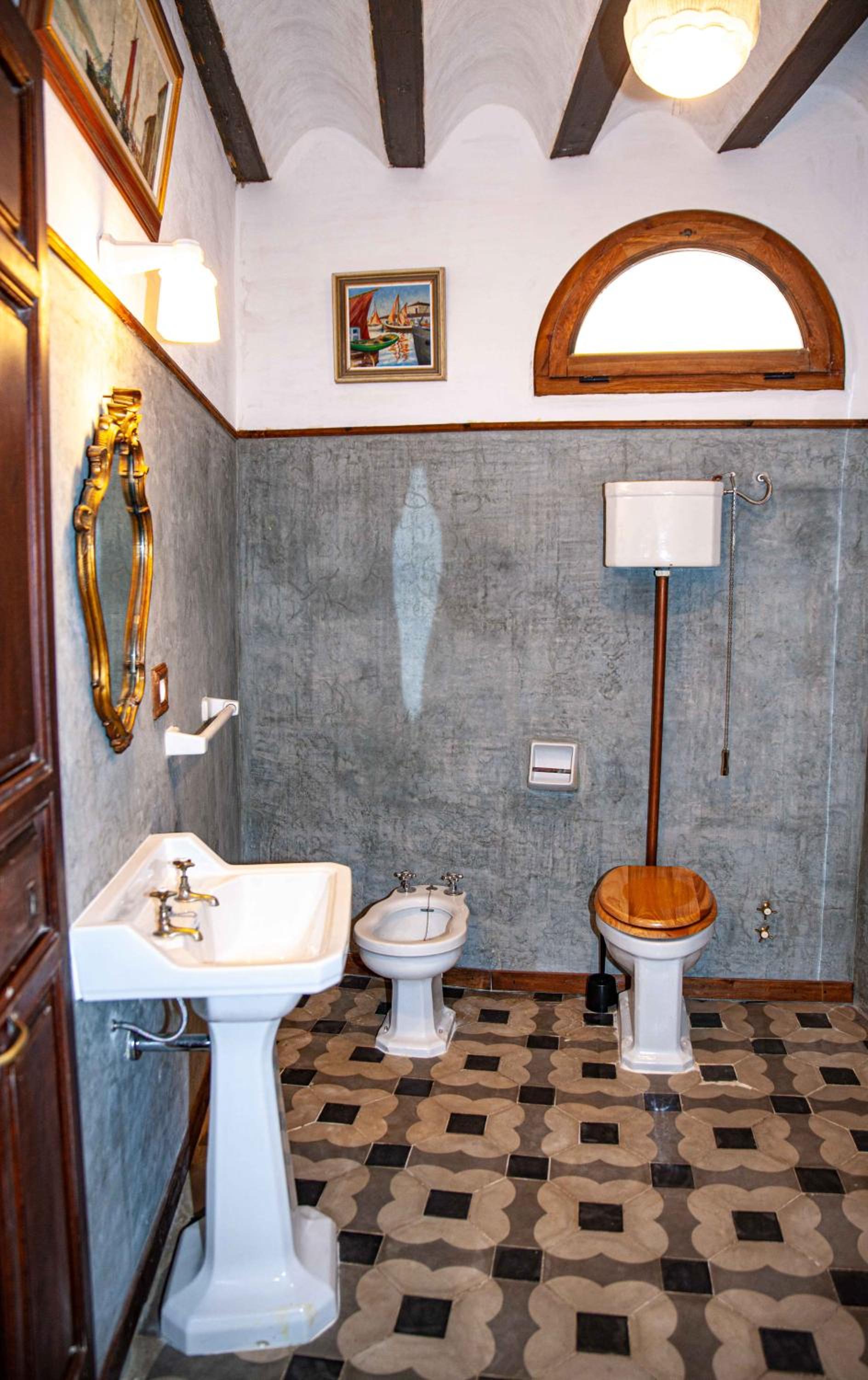 Double Room with Shared Bathroom photo 3