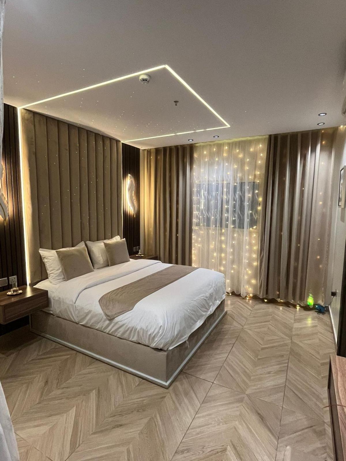 Deluxe Suite with Spa Bath photo 2