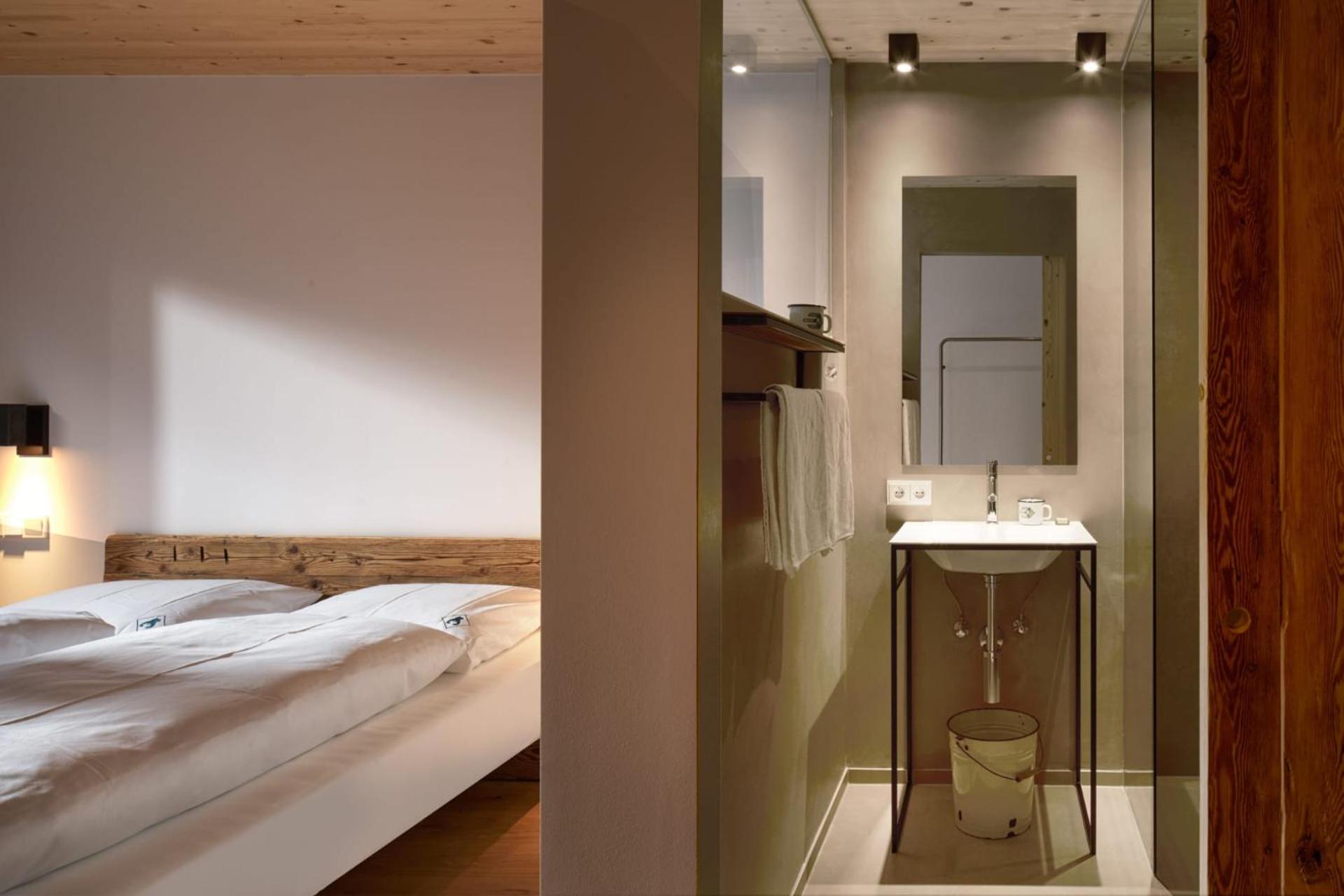 Double Room with Balcony - Photo 5