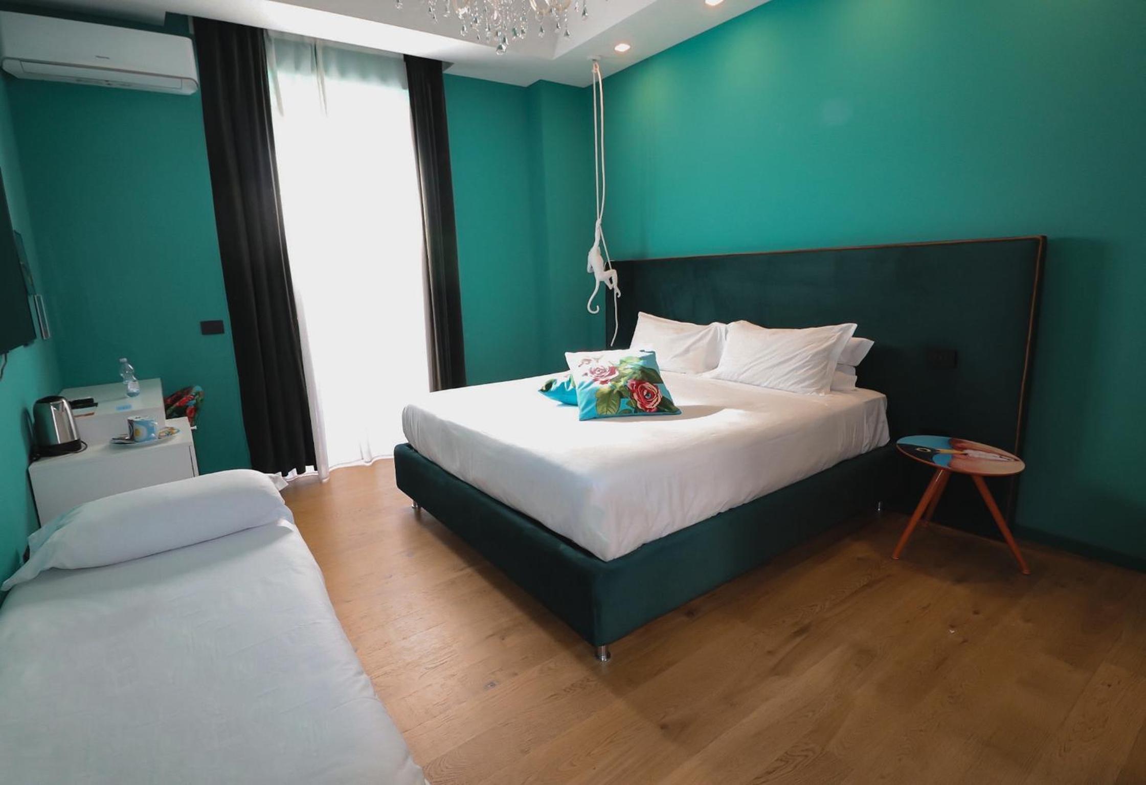 King Suite with Balcony - Photo 12