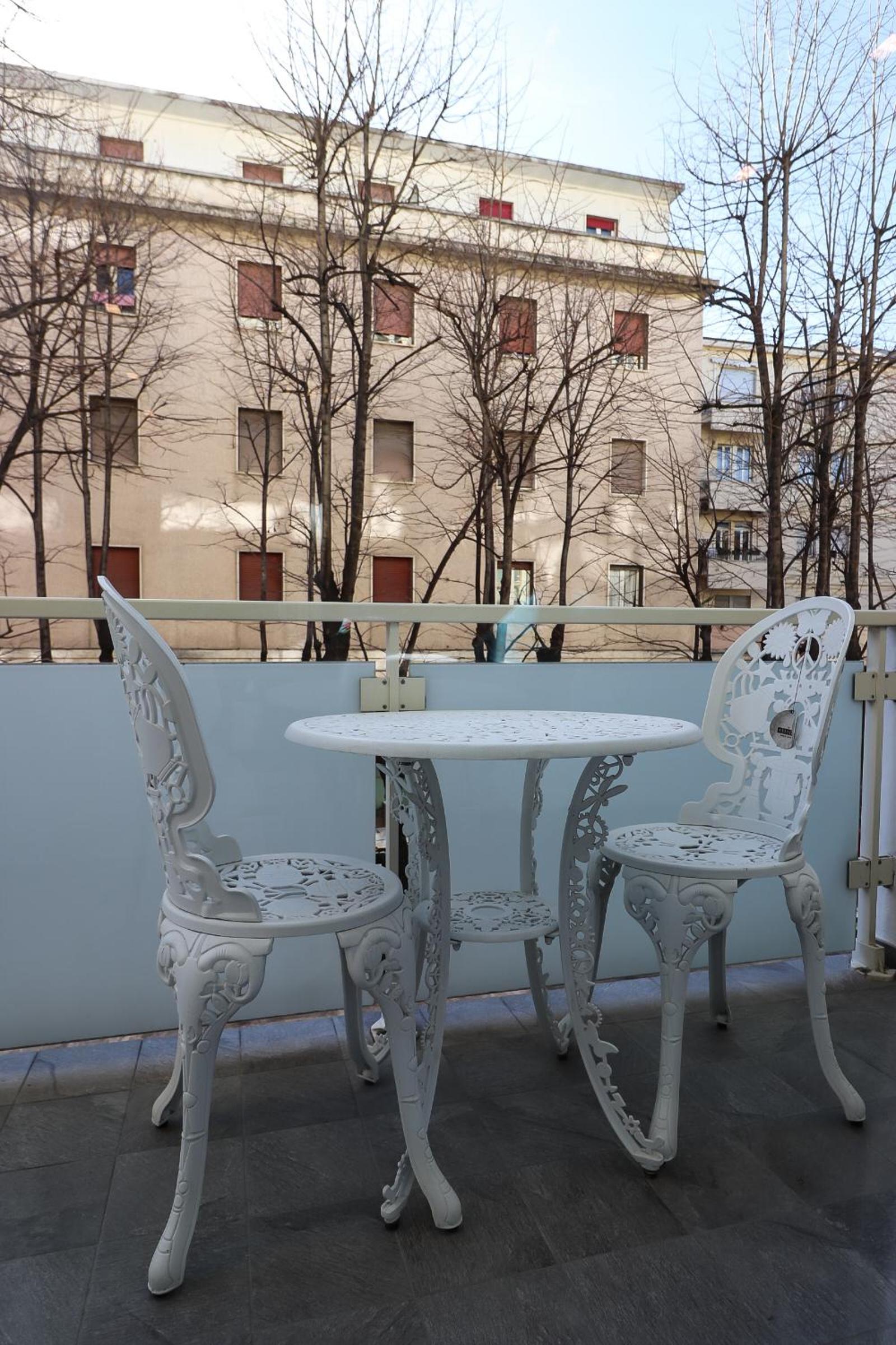 King Suite with Balcony - Photo 19