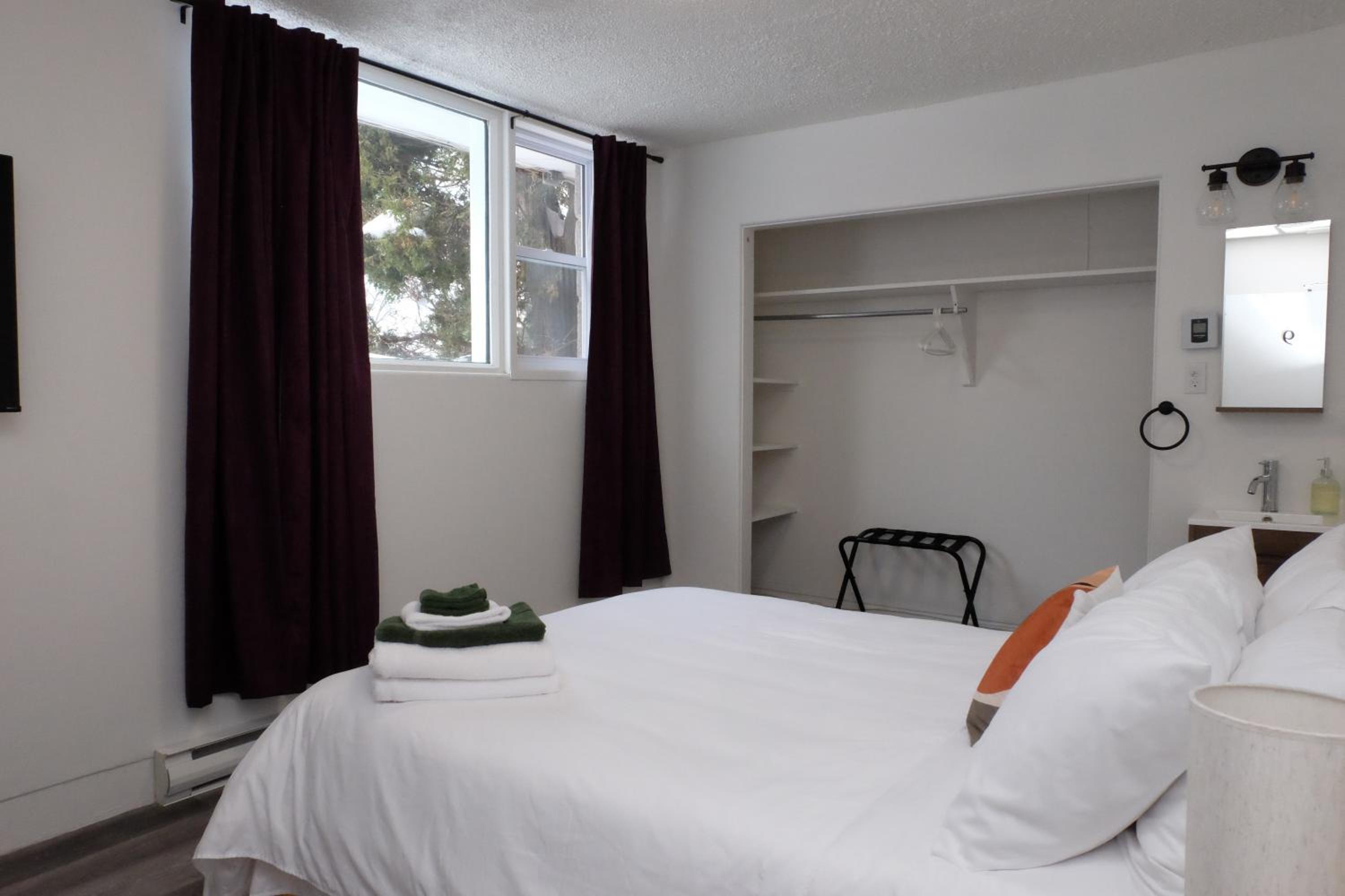 Queen Room with Shared Bathroom