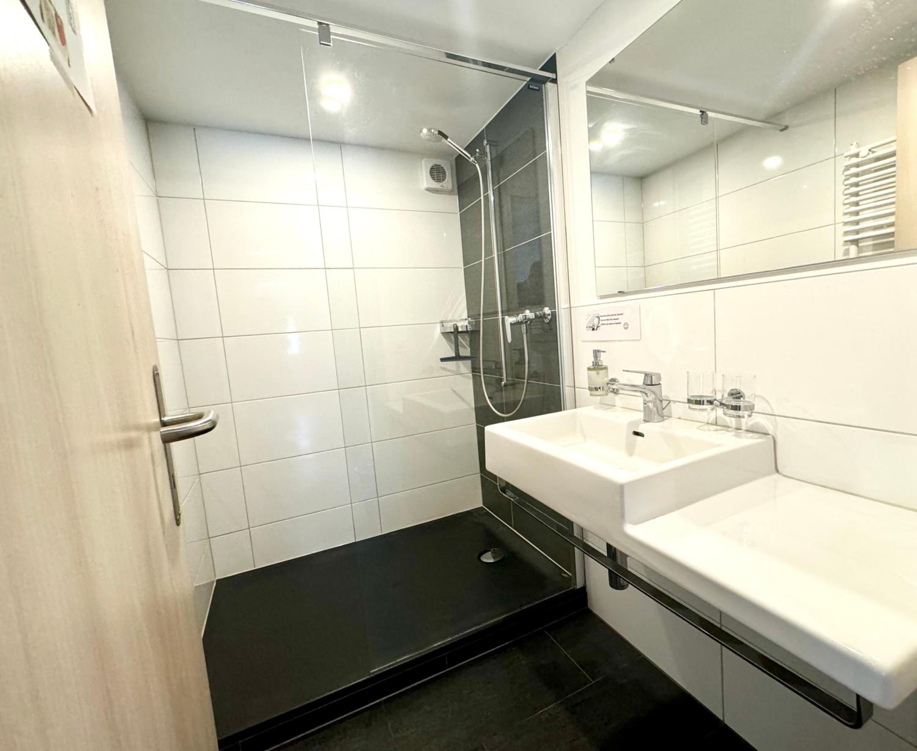 Three-Bedroom Apartment - Upper Floor - Photo 7