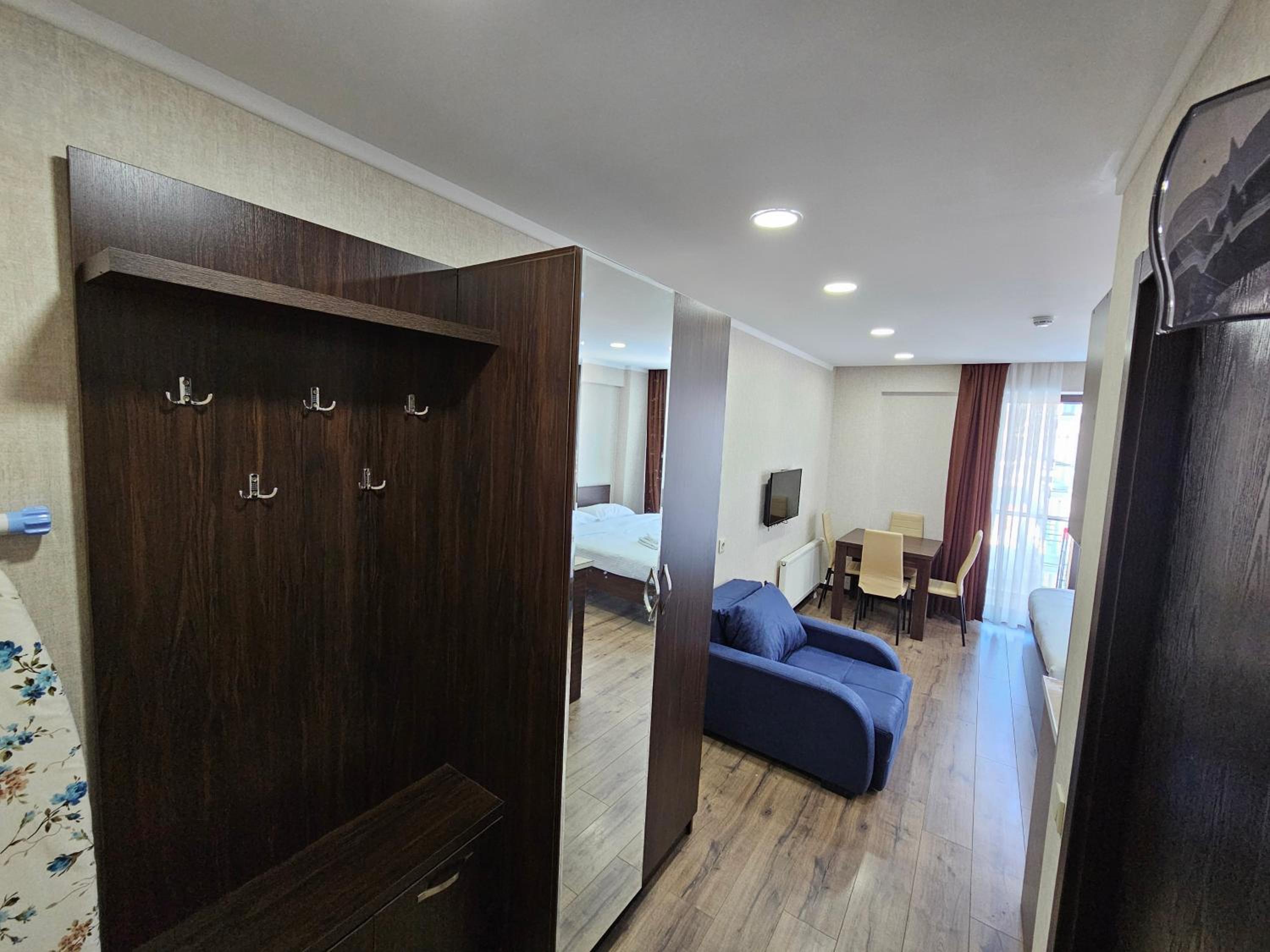 One-Bedroom Apartment photo 1