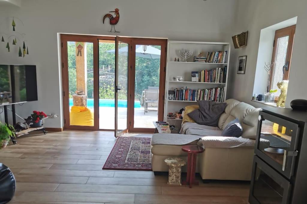 Three-Bedroom House photo 2