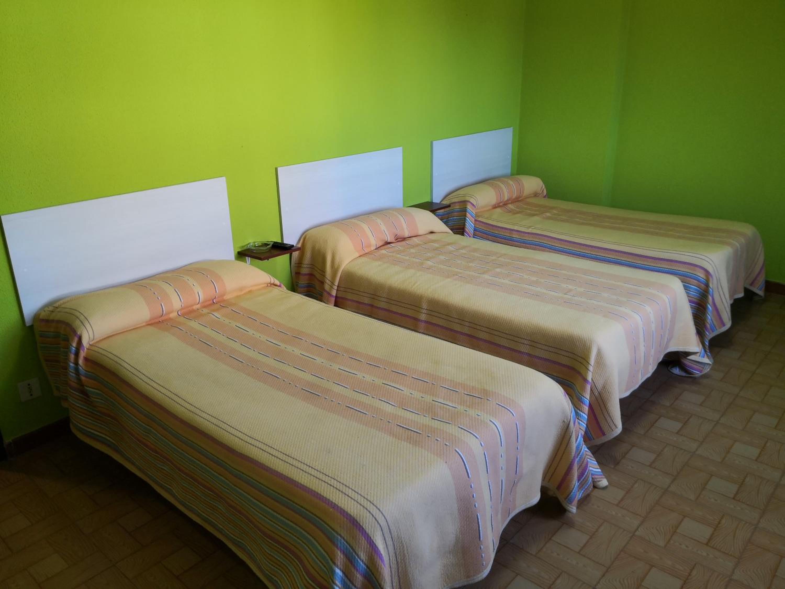 Cama individual en habitación compartida