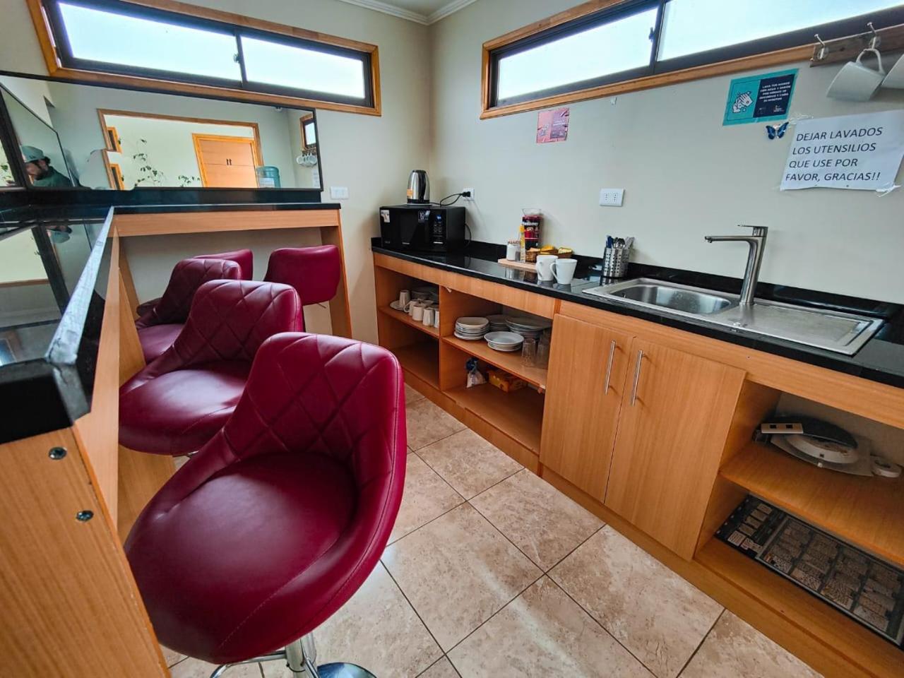 Twin Room with Private Bathroom photo 2