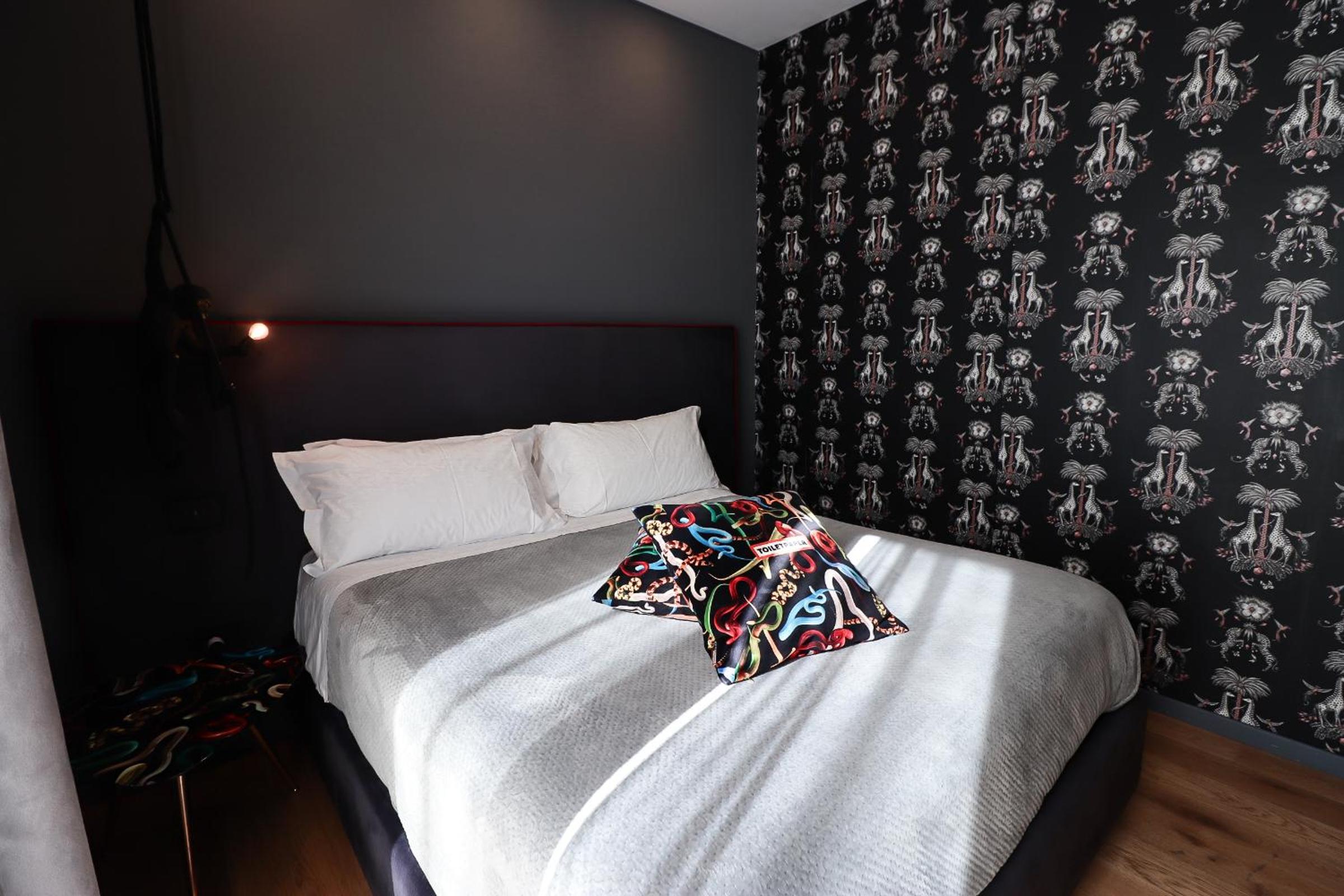 Double Room with Balcony - Photo 2