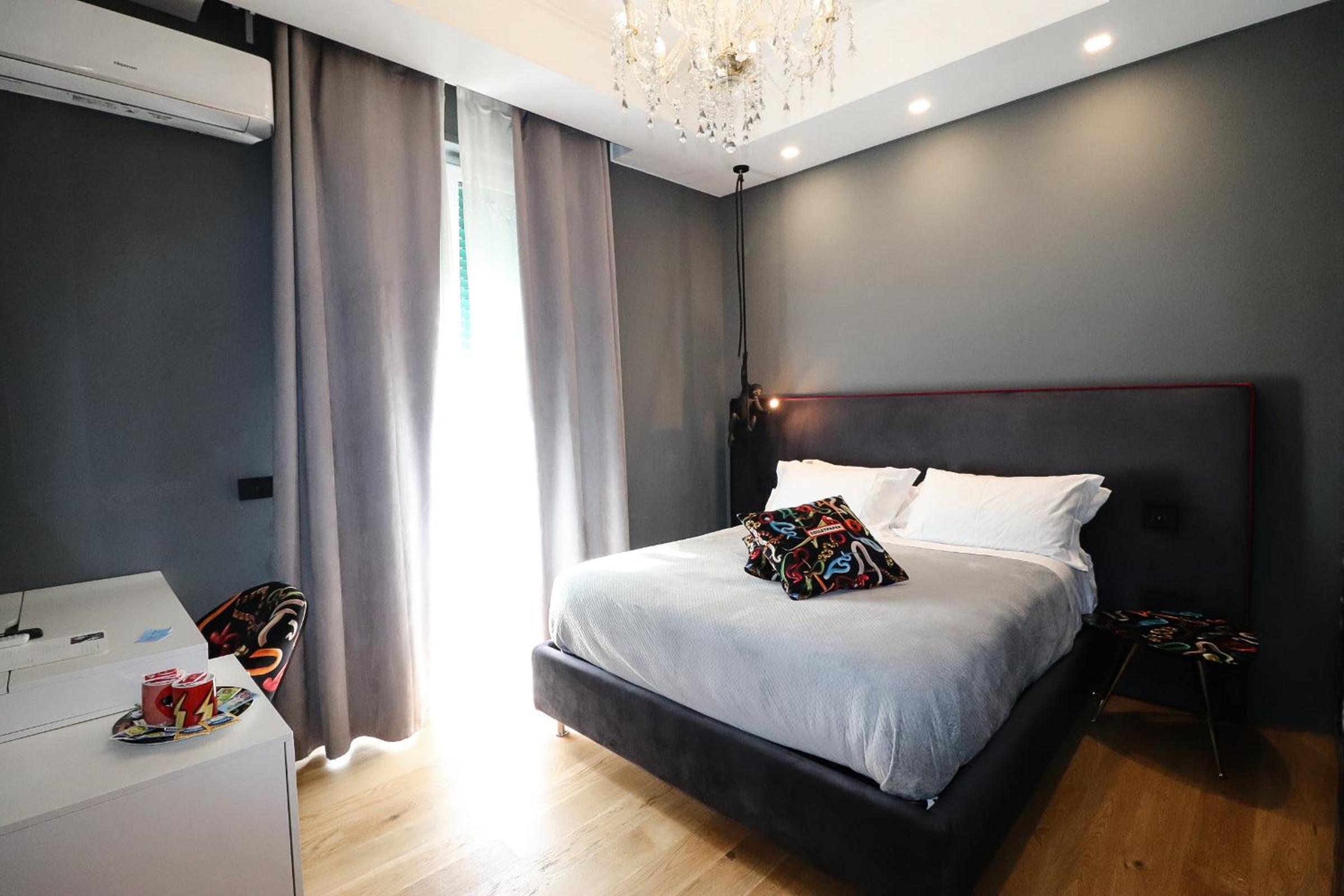 Double Room with Balcony - Photo 18