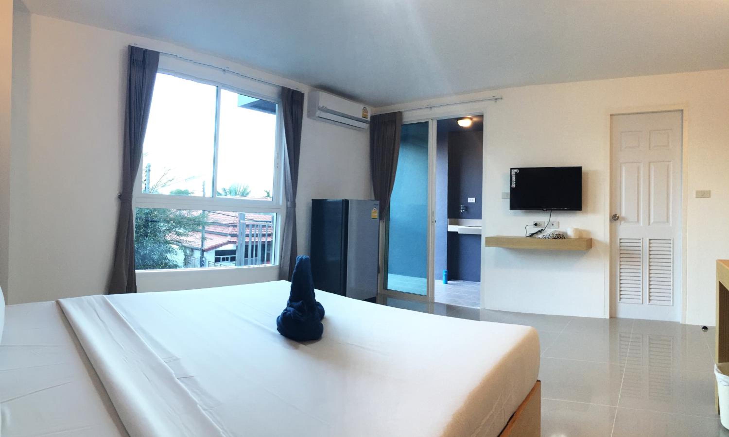 Deluxe Double Room with Balcony photo 3