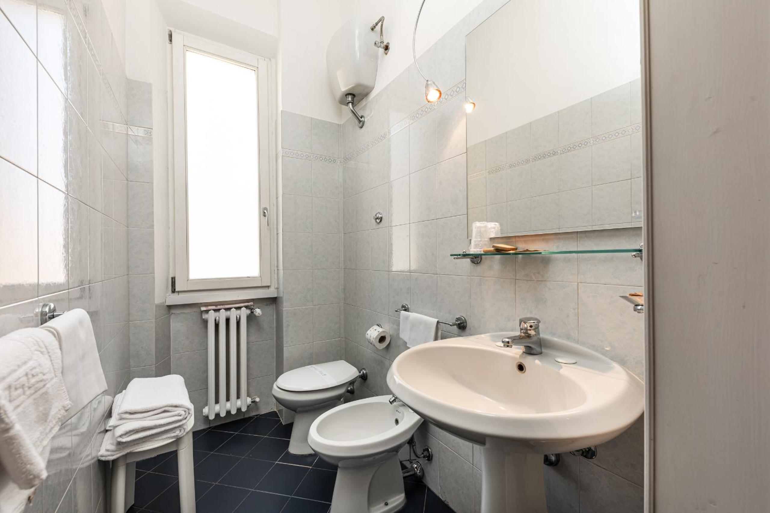 Economy Triple Room - Photo 5